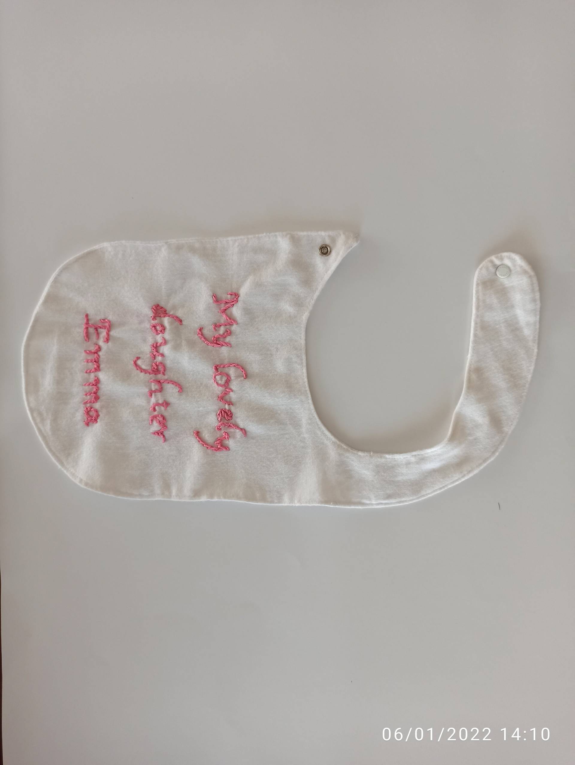 Baby Wendbare Lätzchen, Handgemachte Vintage Weiße Bio-Baumwolle Personalisierte Bibs, Mädchen Und Junge, Besticktes Shower Geschenk Baby Wendbare Lätzchen, Handgemachte Vintage Weiße Bio-Baumwolle Personalisierte Bibs, Mädchen Und Junge, Besticktes Shower Geschenk von Etsy - DaliBabyBoutique