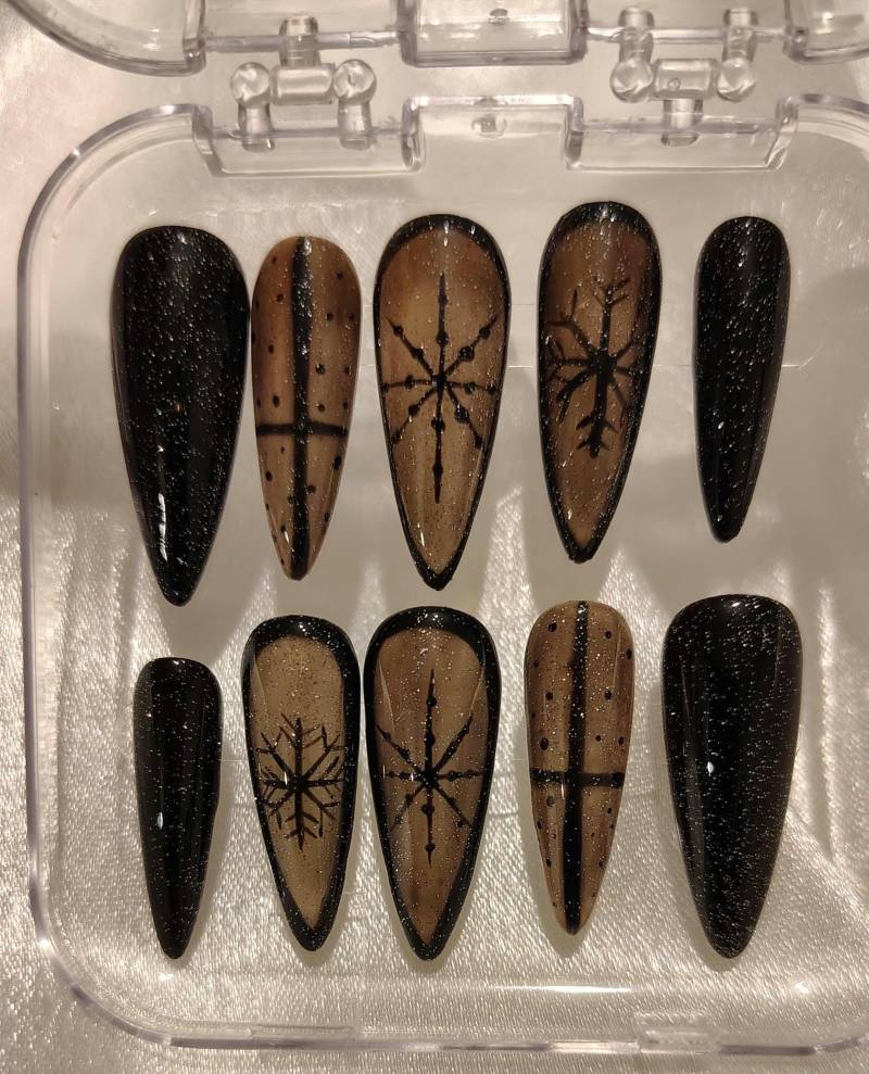 Black Christmas Nails von Etsy - DangerousNails