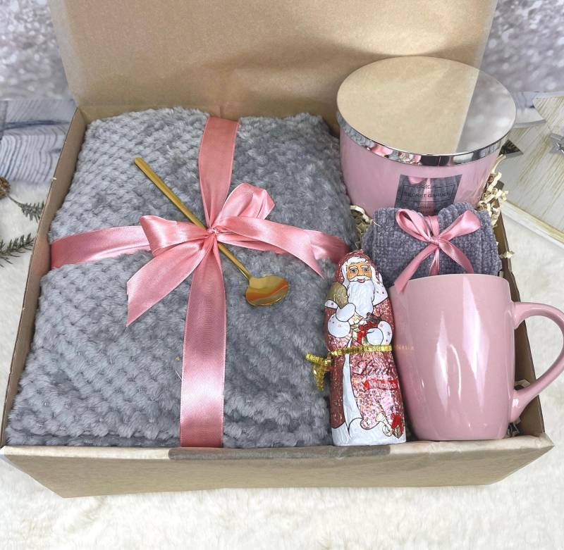 Weihnachtsgeschenkbox, Wohlfühlset, Winterset, Personalisierte Karte, Geschenkset, Kuscheldecke, Geschenkbox, Duftkerze, Geschenk Rosa, Box von Etsy - DarDariBox
