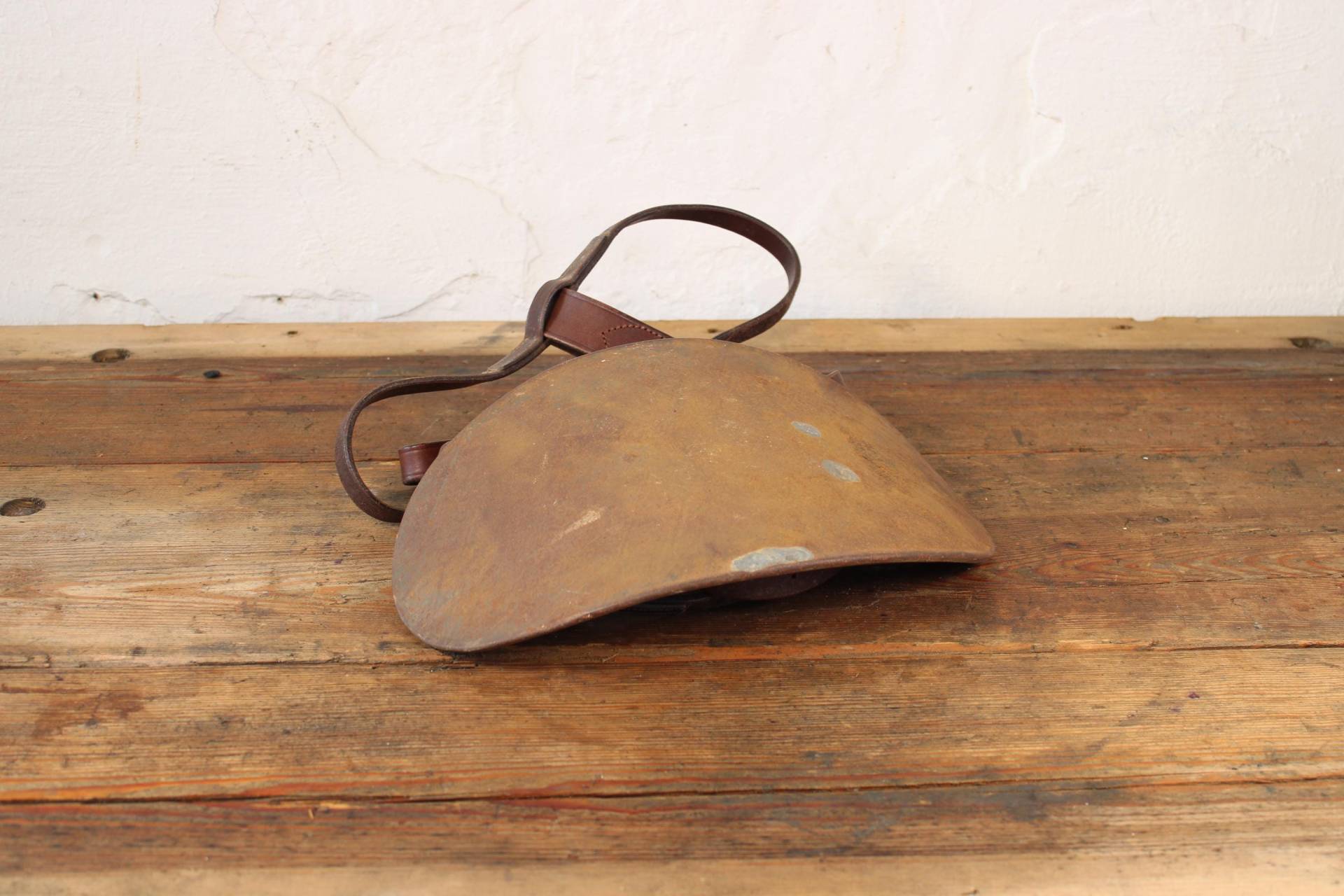 Vintage Gewölbter Wärmwasser-Bauchwärmer Wärmflasche Metall Höhe 17 × Breite 27 cm Vintage Gewölbter Wärmwasser-Bauchwärmer Wärmflasche Metall Höhe 17 × Breite 27 cm von Etsy - DasEmporium