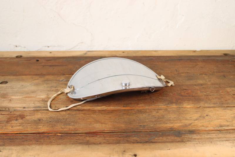 Vintage Gewölbter Wärmwasser-Bauchwärmer Wärmflasche Metall Höhe 17 × Breite 27 cm Vintage Gewölbter Wärmwasser-Bauchwärmer Wärmflasche Metall Höhe 17 × Breite 27 cm von Etsy - DasEmporium