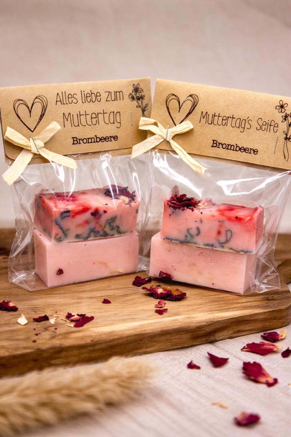 Muttertagsgeschenk Brombeer-Ziegenmilchseife - Handgemachte Pflege Für Mama Muttertagsgeschenk Brombeer-Ziegenmilchseife - Handgemachte Pflege Für Mama von Etsy - DasHerzwerkAtelier