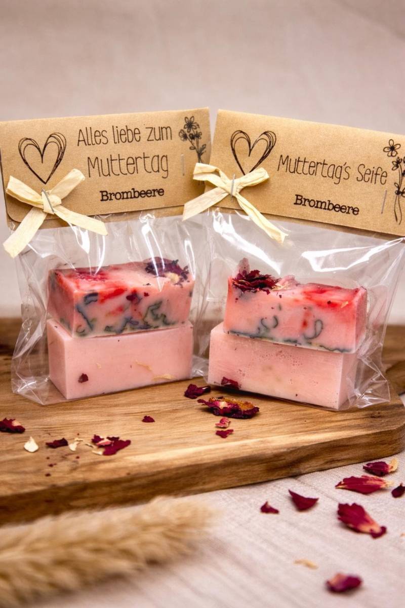 Muttertagsgeschenk Brombeer-Ziegenmilchseife - Handgemachte Pflege Für Mama Muttertagsgeschenk Brombeer-Ziegenmilchseife - Handgemachte Pflege Für Mama von Etsy - DasHerzwerkAtelier