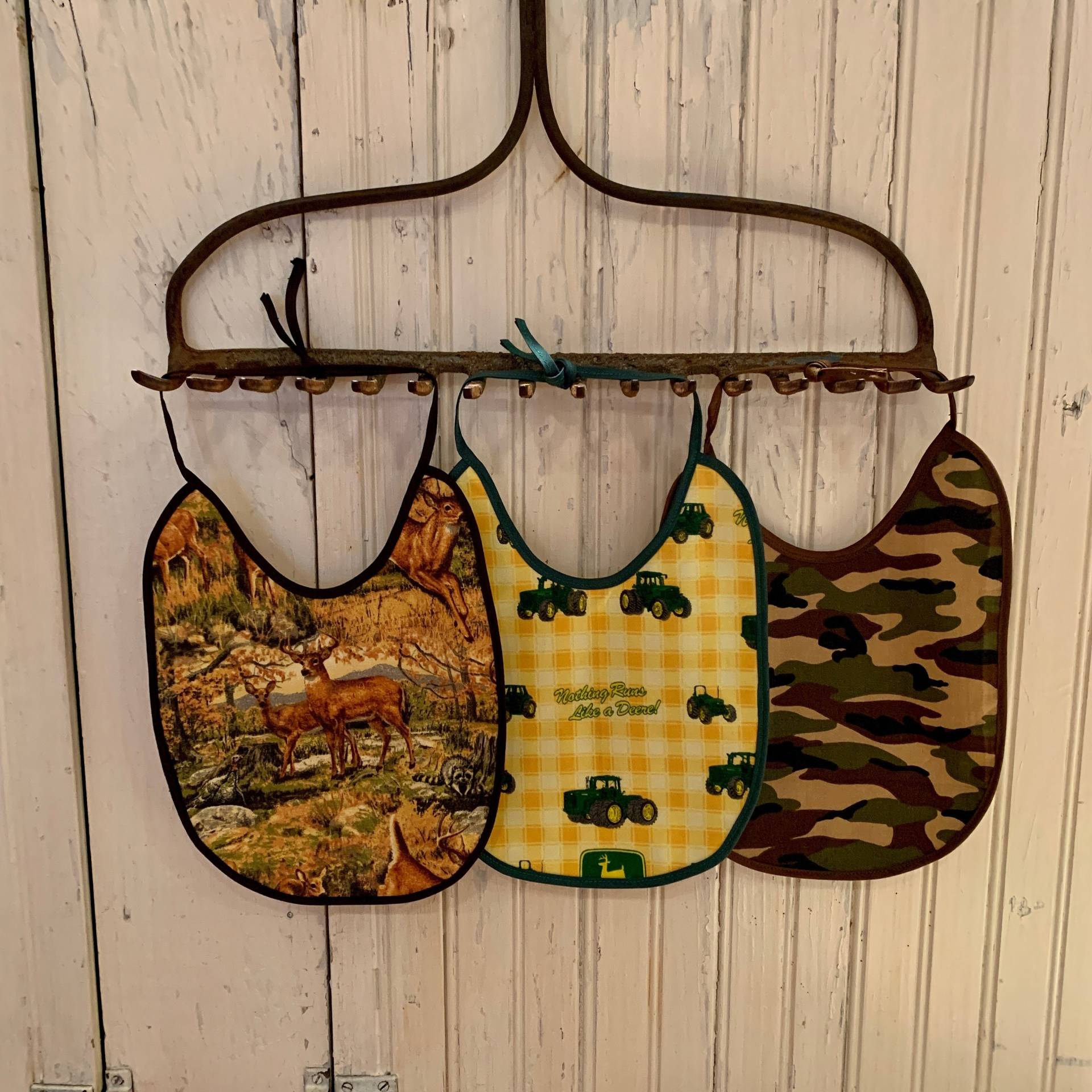 Baby-, Kleinkind-Lätzchen-Set Von 3, Deer, John Deere & Camo Print Handgemacht, Tie Back, Baumwolle Mit Wasserdichter Rückseite, Tolles Neues Baby von Etsy - DaughteroftheCharm