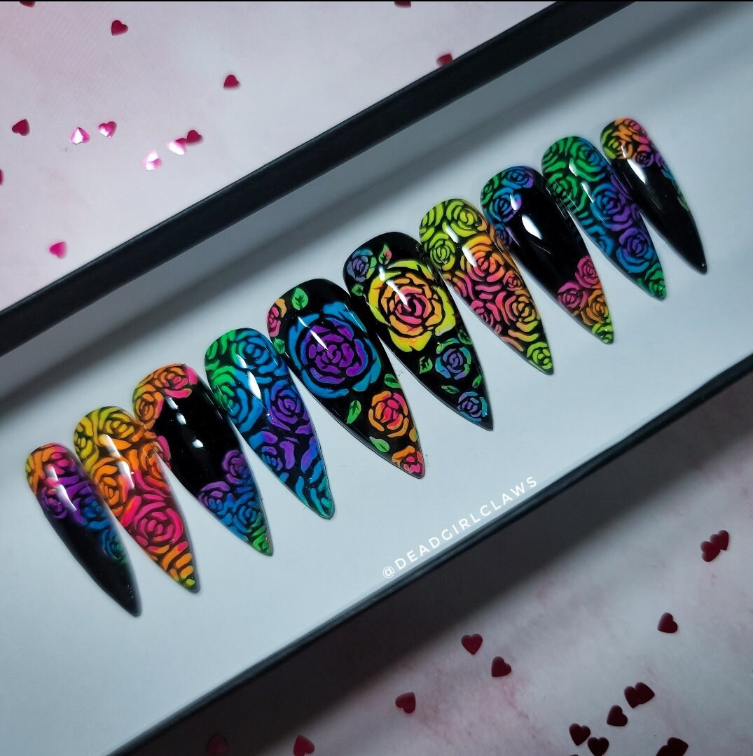Rose Press On Nail Set Rose Press On Nail Set von Etsy - DeadGirlClaws