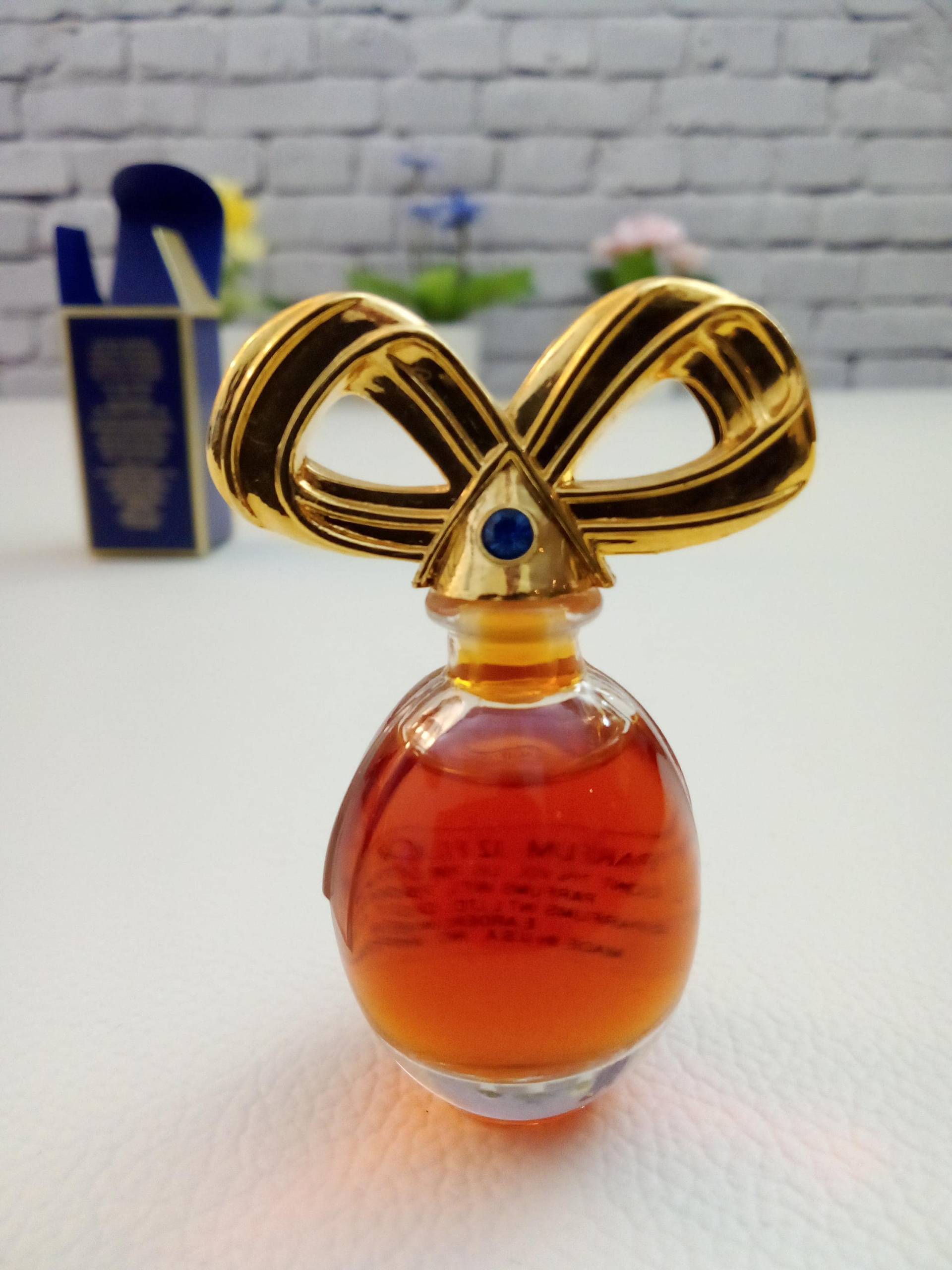 Vintage Diamonds & Sapphires Von Elizabeth Taylor 3.7 Ml, Mit Original Verpackung, Seltenes Fundstück Vintage Diamonds & Sapphires Von Elizabeth Taylor 3.7 Ml, Mit Original Verpackung, Seltenes Fundstück von Etsy - DealStory