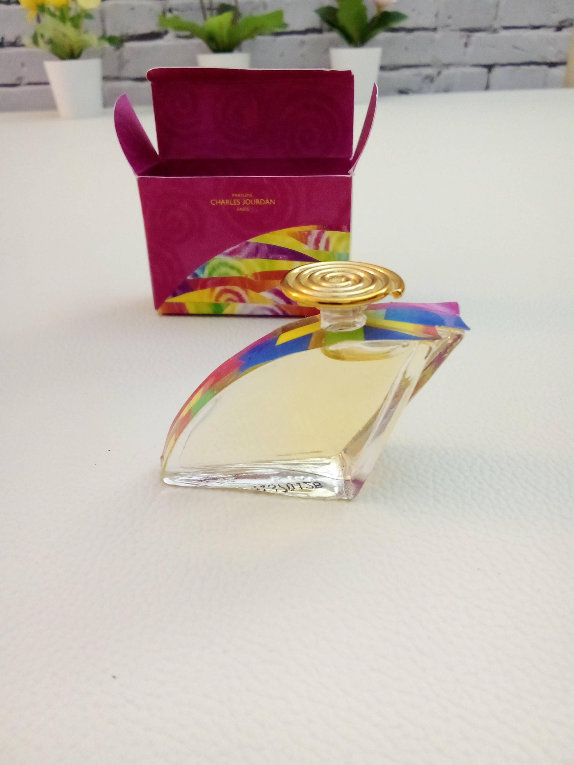 Vintage Très Jourdan, Von Charles 5 Ml, Mit Originalkarton, Seltenes Fundstück, Rarität Vintage Très Jourdan, Von Charles 5 Ml, Mit Originalkarton, Seltenes Fundstück, Rarität von Etsy - DealStory