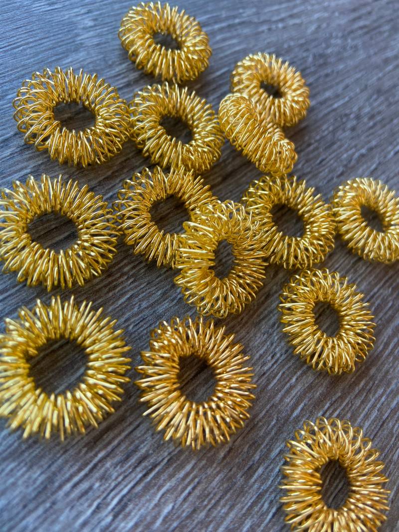 Akupressurringe, Anti-stress Ring, Reflexzonenmassag, Massageringe, Schmerzlinderungsringe, Zen Fingerring Geschenkidee in Gold Akupressurringe, Anti-stress Ring, Reflexzonenmassag, Massageringe, Schmerzlinderungsringe, Zen Fingerring Geschenkidee in Gold von Etsy - Deashippiejewelry