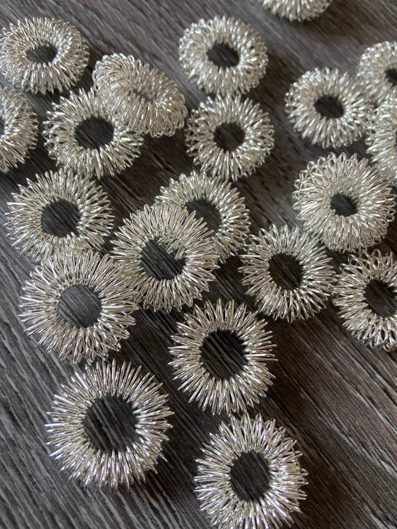 Akupressurringe, Anti-stress Ring, Reflexzonenmassag, Massageringe, Schmerzlinderungsringe, Zen Fingerring Geschenkidee in Silber Akupressurringe, Anti-stress Ring, Reflexzonenmassag, Massageringe, Schmerzlinderungsringe, Zen Fingerring Geschenkidee in Silber von Etsy - Deashippiejewelry