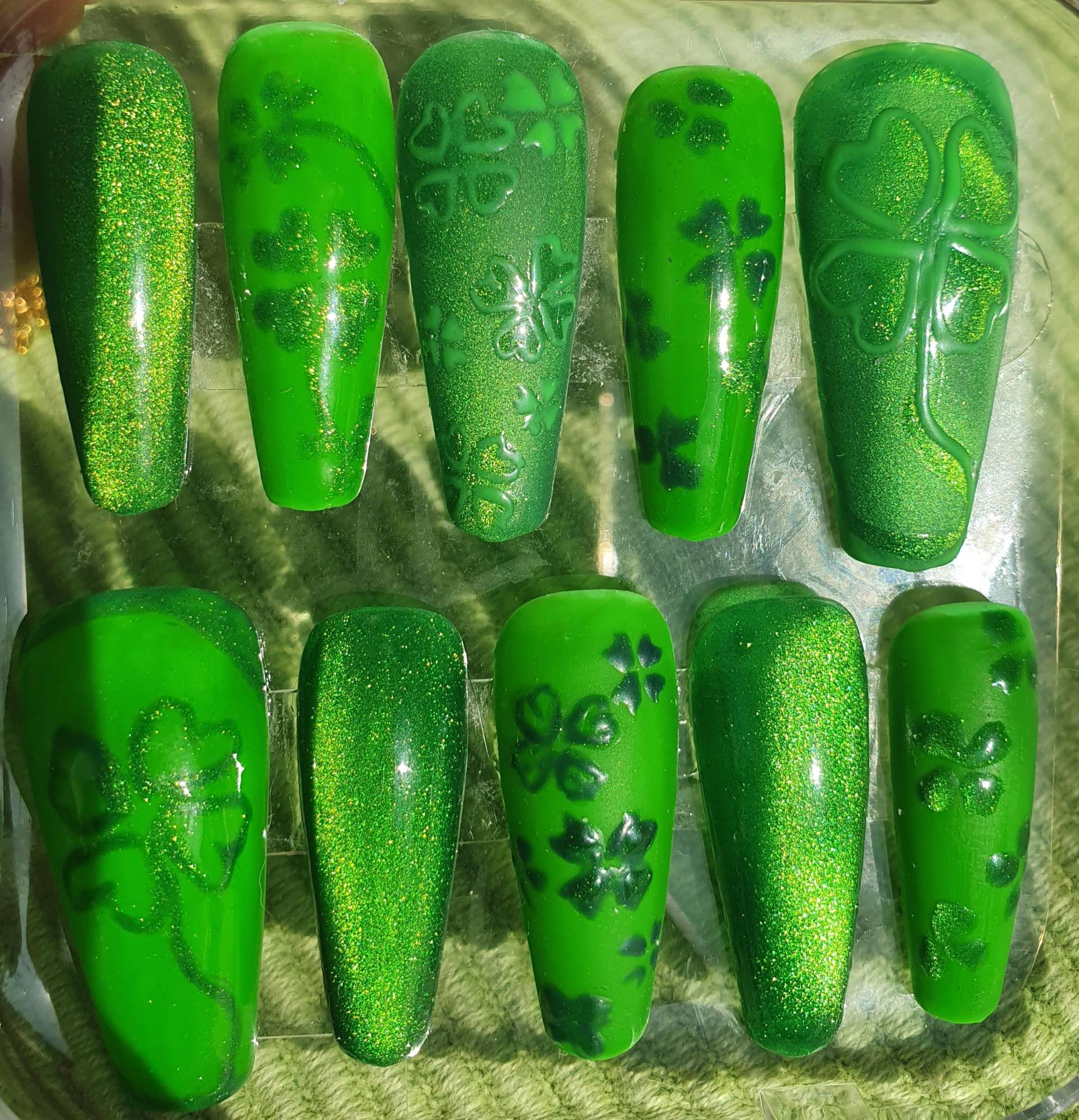 Pressons Uvresin Amulette Ohrringe Nägel St. Patricks Day Instagram Grün von Etsy - DeeniasUniques