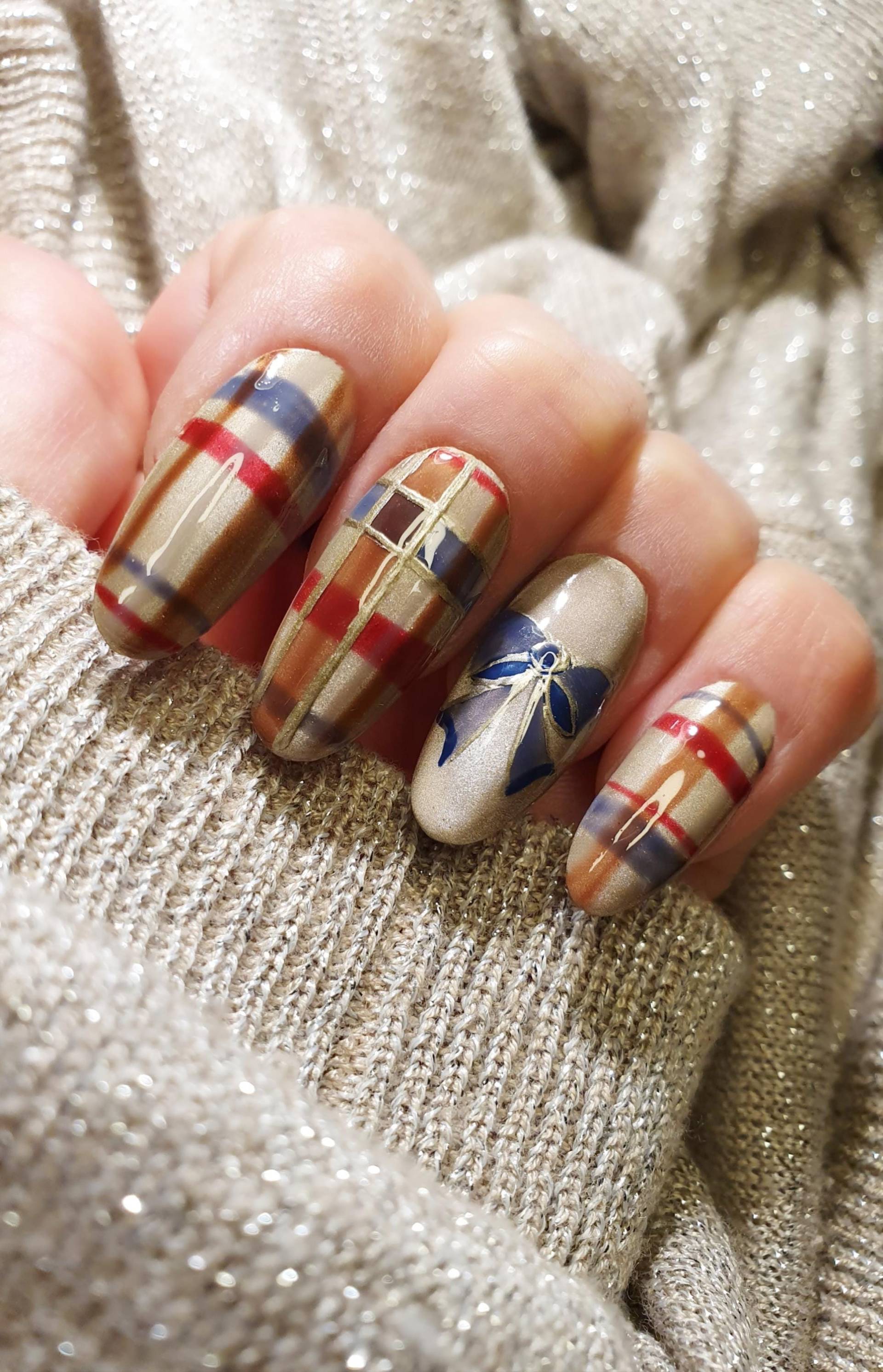 Pressons Winter Karomuster Auf Weichem Cateye Mitteloval von Etsy - DeeniasUniques