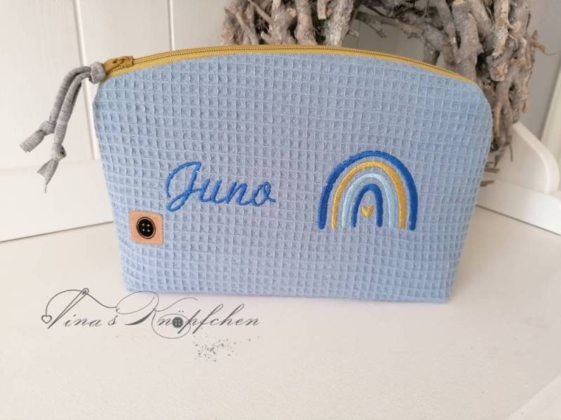 Wickeltasche Mit Name/Kulturtasche Personalisiert/ Regenbogen, Blau , Waffelstoff Wickeltasche Mit Name/Kulturtasche Personalisiert/ Regenbogen, Blau , Waffelstoff von Etsy - DeinKuestenknopf