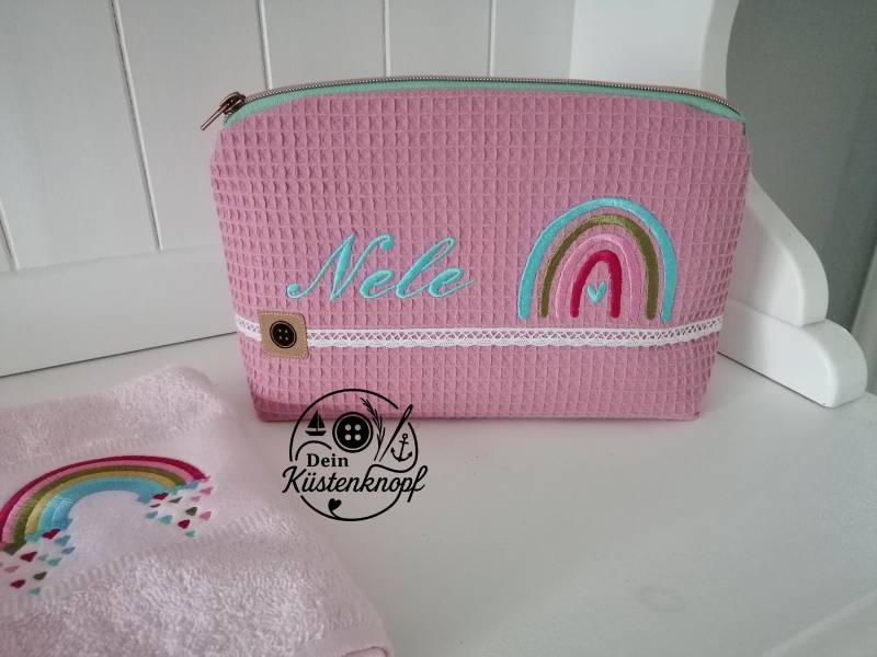 Wickeltasche Mit Name Für Mädchen /Personalisiert /Kulturtasche /Regenbogen/Altrosa/Waffelpique/Taufgeschenk von Etsy - DeinKuestenknopf