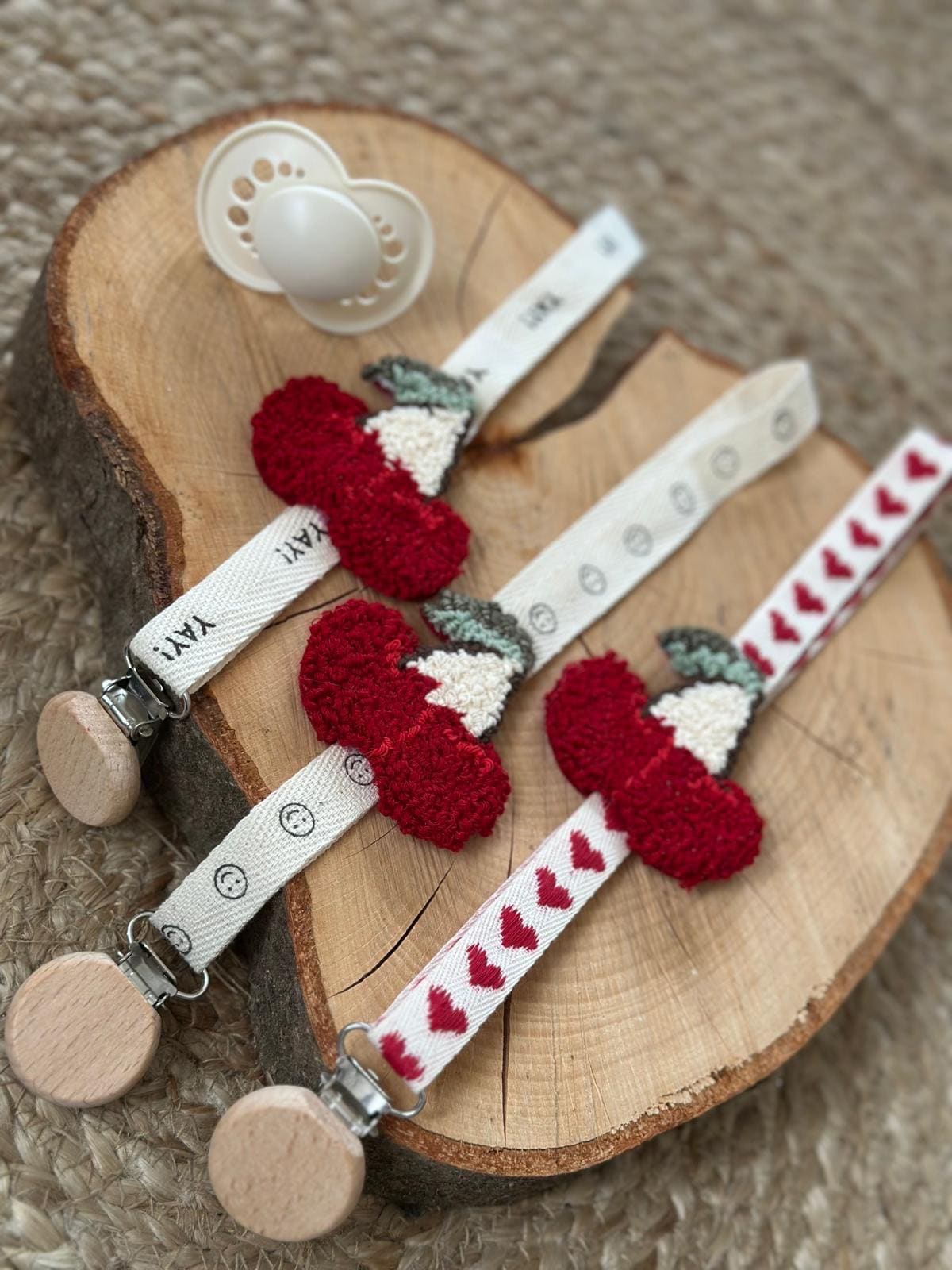 Punch Needle Schnullerkette Motiv Kirsche Für Babys von Etsy - DeineWunschstuecke