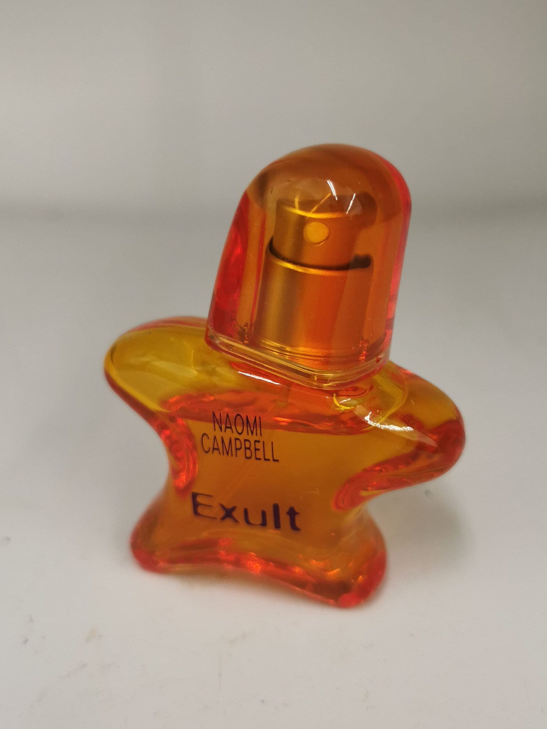 Naomi Campbell Exult Eau De Toilette 15 Ml Gebraucht Verpackung Nicht Vorhanden, Füllstand 90 % No 2006 Naomi Campbell Exult Eau De Toilette 15 Ml Gebraucht Verpackung Nicht Vorhanden, Füllstand 90 % No 2006 von Etsy - Dekofisch