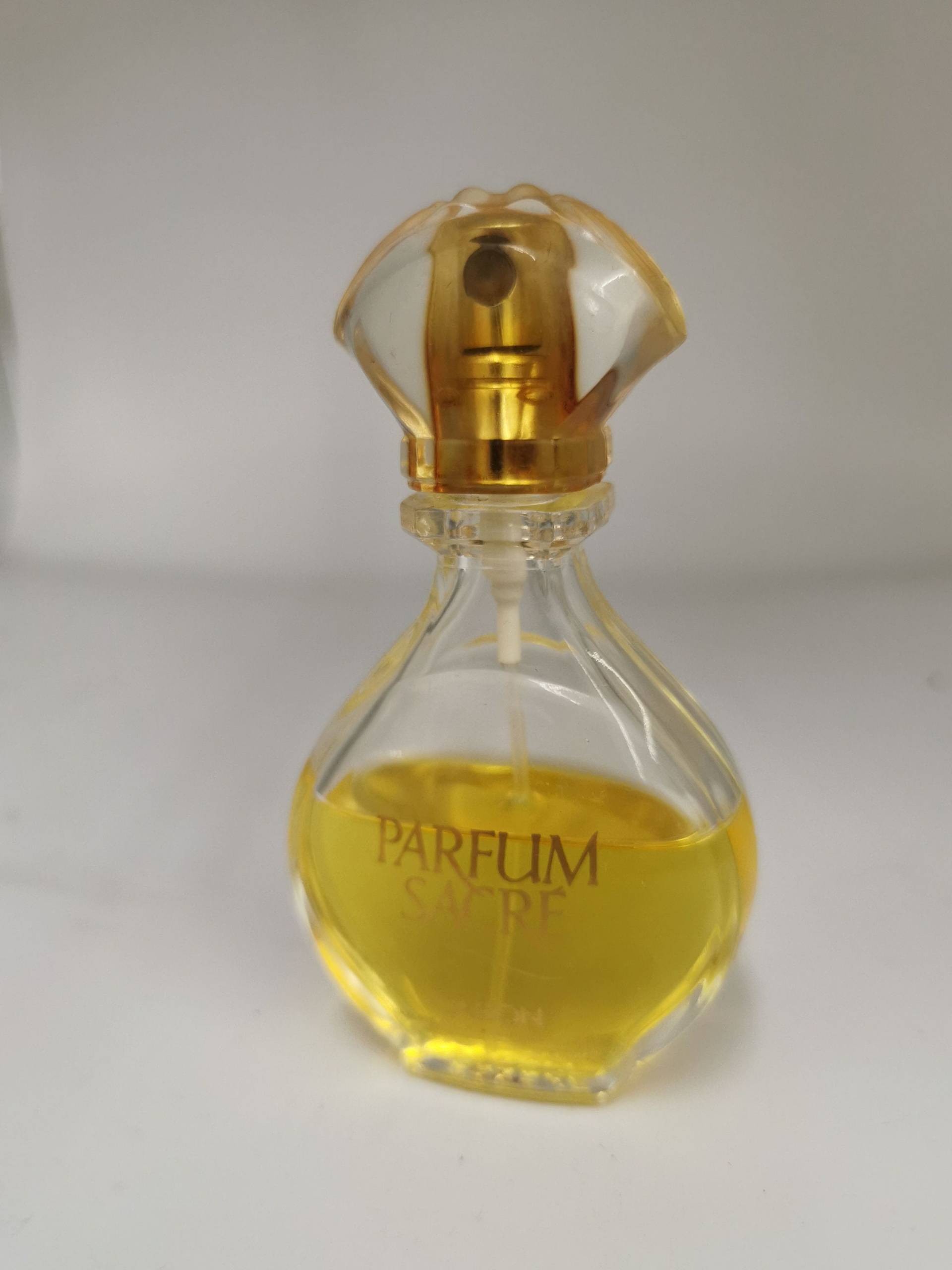 Parfüm Sacre Von Caron 30 Ml Gebraucht Verpackung Nicht Vorhanden, Füllstand Ca 55 % Parfüm Sacre Von Caron 30 Ml Gebraucht Verpackung Nicht Vorhanden, Füllstand Ca 55 % von Etsy - Dekofisch