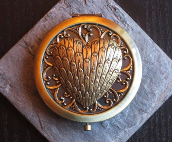 Art Deco Herz Taschenspiegel, Antikes Messing Kompakt, Bronze Spiegel, Einzigartiges Valentinstag Geschenk, Brautjungfer Geschenk Art Deco Herz Taschenspiegel, Antikes Messing Kompakt, Bronze Spiegel, Einzigartiges Valentinstag Geschenk, Brautjungfer Geschenk von Etsy - DelicateIndustry1