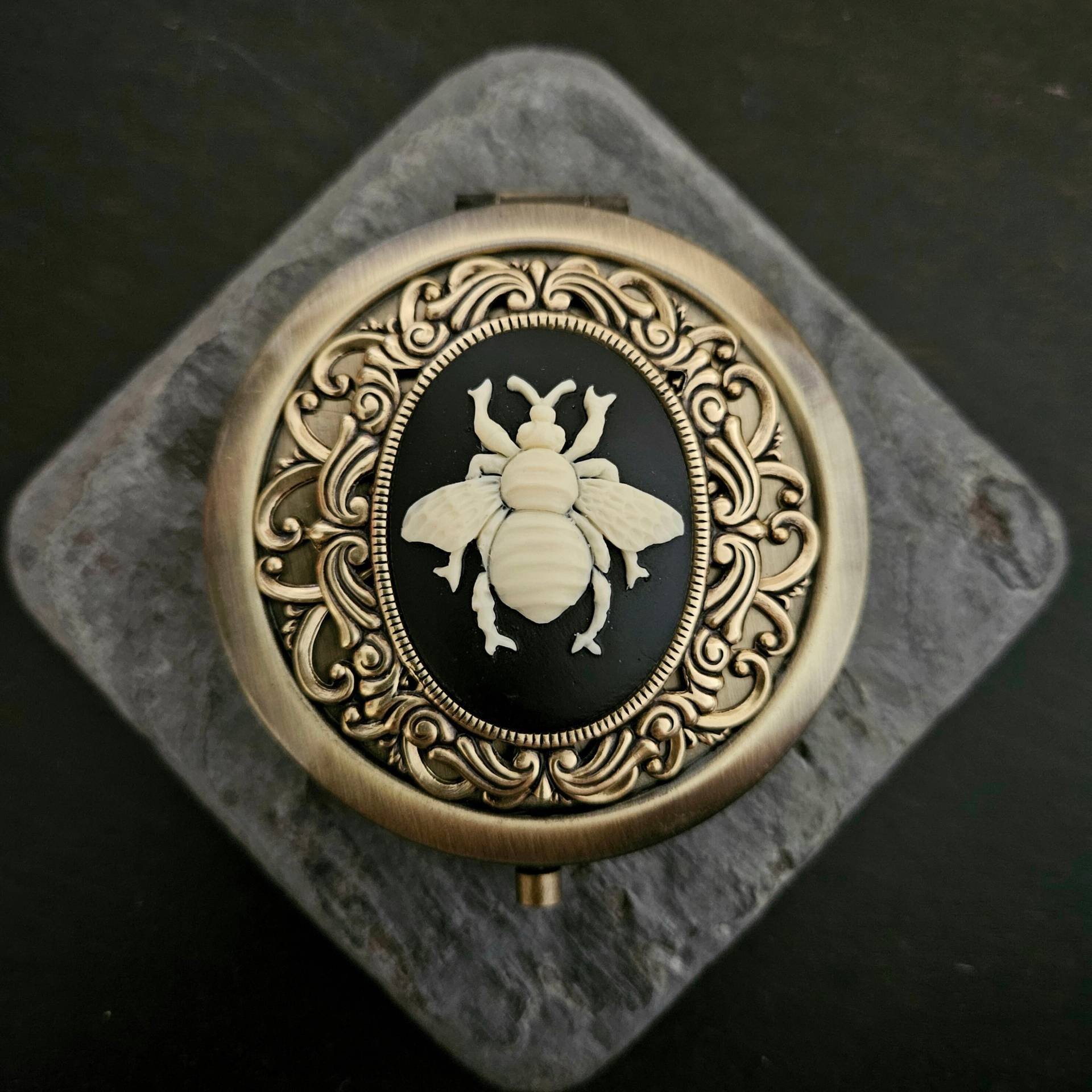 Bienen Taschenspiegel, Messing Cameo Bienenkönigin Spiegel, Geschenk, Brautjungfer Geschenkideen Für Mutter, Muttertagsgeschenk von Etsy - DelicateIndustry1