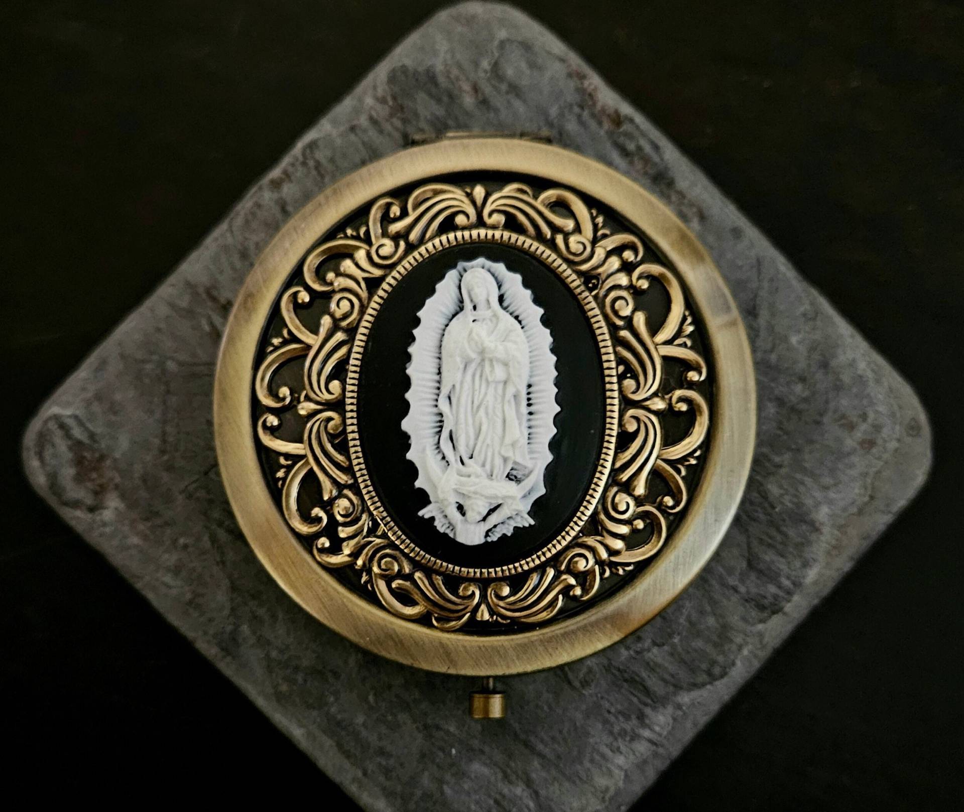 Kamee-Kompaktspiegel Der Jungfrau Maria, Antiker Messing-Kompaktspiegel, Unsere Liebe Frau Von Guadalupe, Bronze-Kompaktspiegel Kamee-Kompaktspiegel Der Jungfrau Maria, Antiker Messing-Kompaktspiegel, Unsere Liebe Frau Von Guadalupe, Bronze-Kompaktspiegel von Etsy - DelicateIndustry1