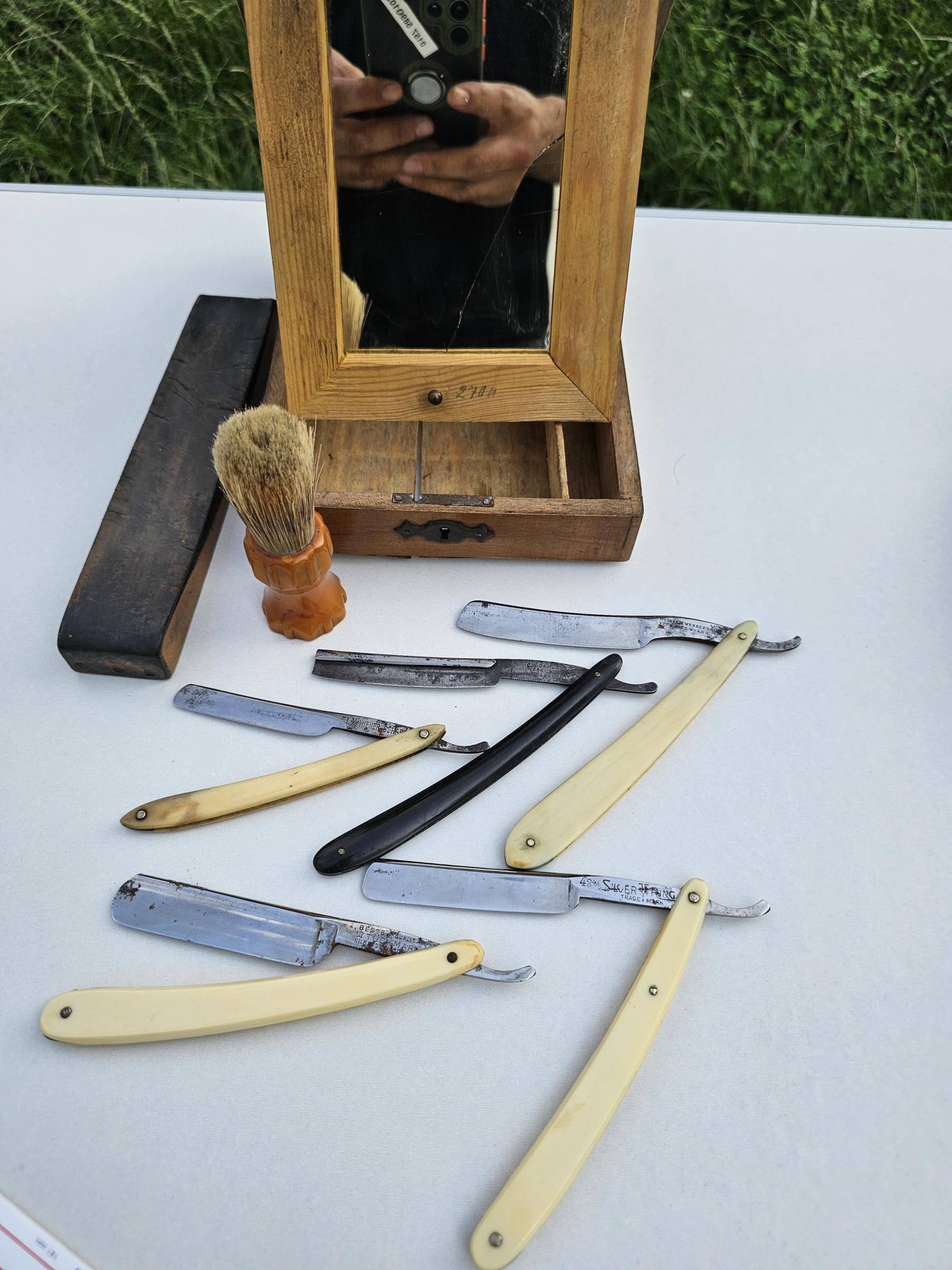 Barbier Set Antik , Bakelit Bürste Rasiermessern , Kirscholz Kasten von Etsy - DemDemShop