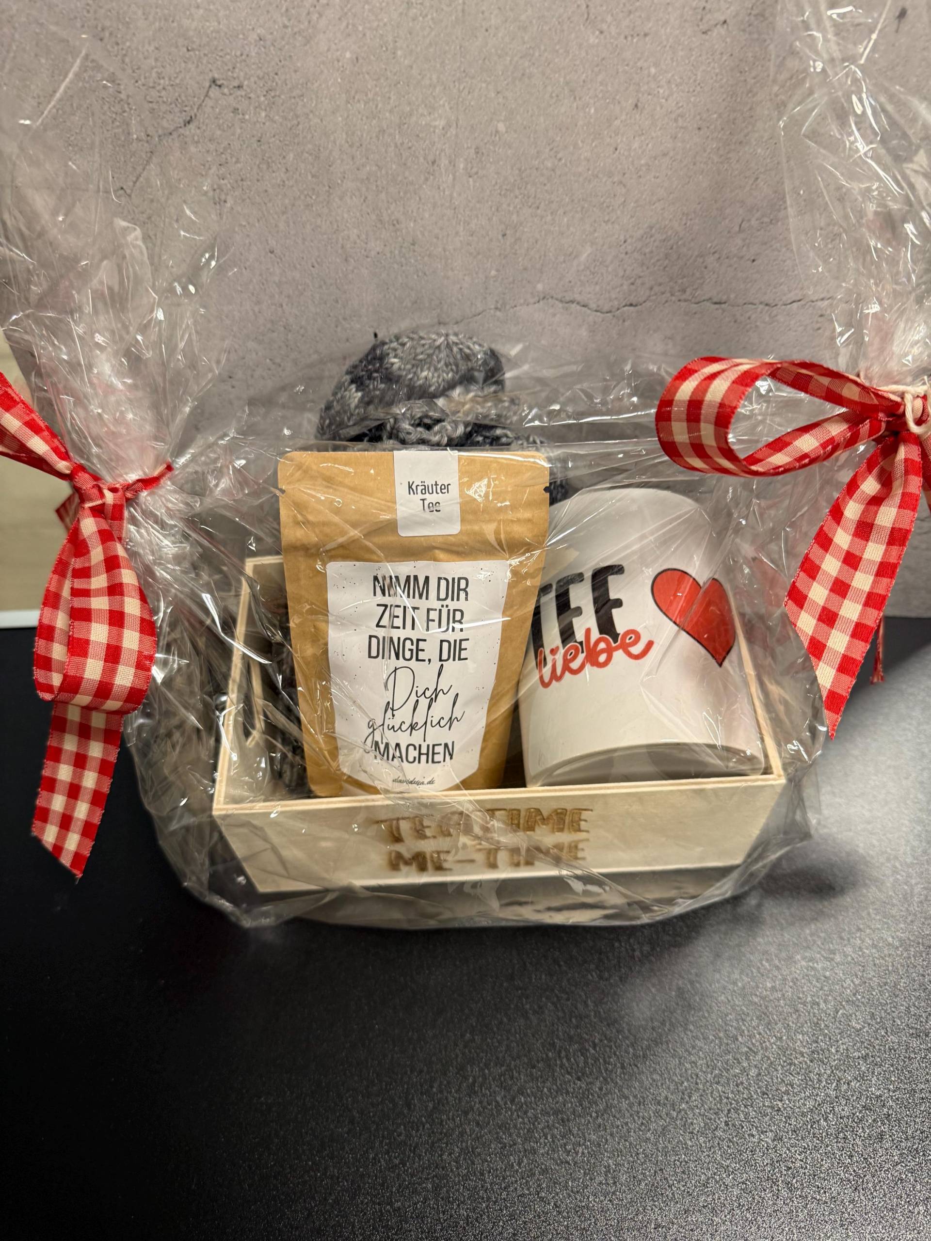 Geschenkset „Teetime Is Me-Time" Mit Handgestrickten Socken, Fertig Verpackt von Etsy - DerKleineService