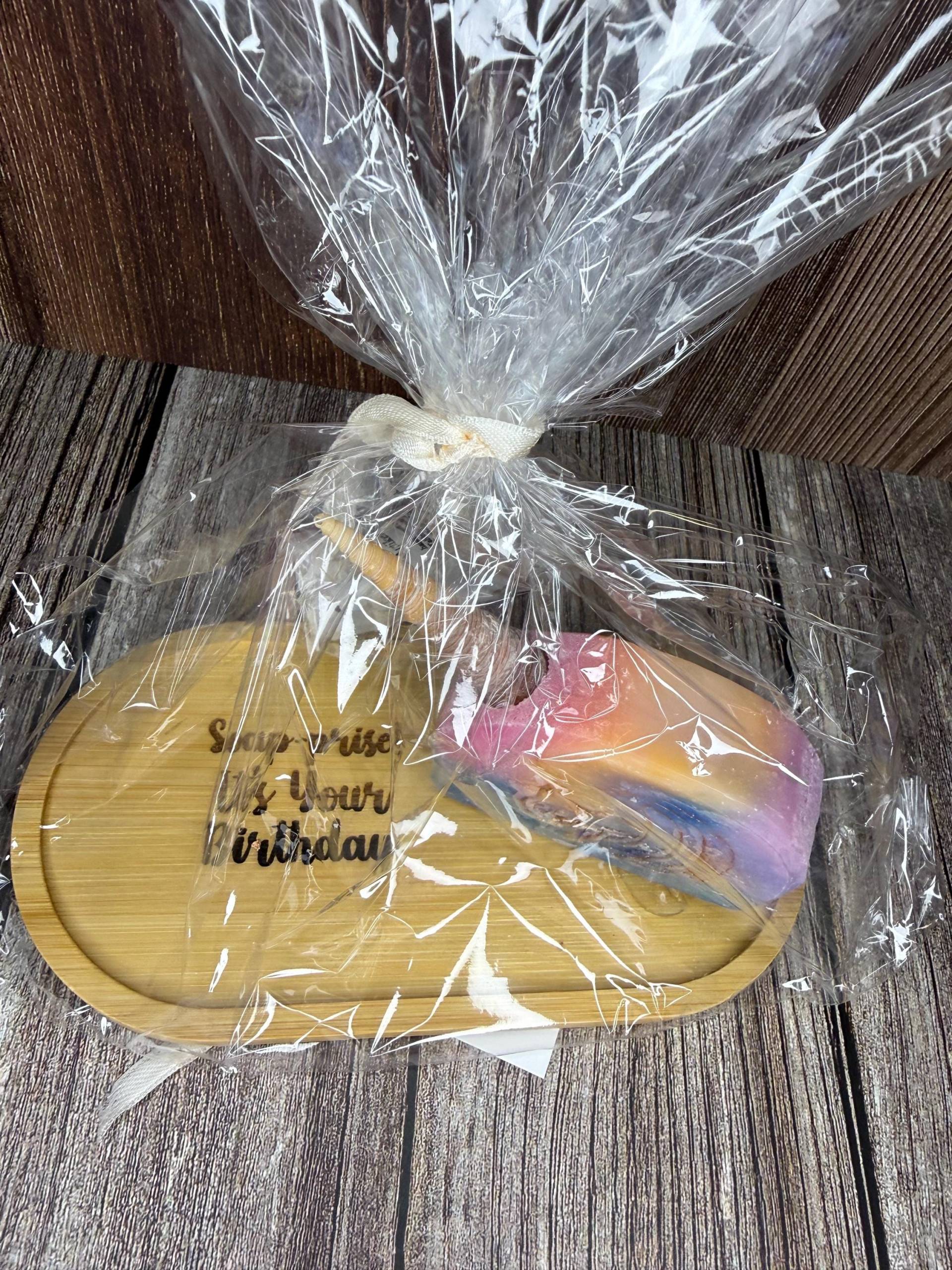 Geschenkset Einhorn-Seife | Surprise Its Your Birthday Unicorn-Soap Handmade von Etsy - DerKleineService
