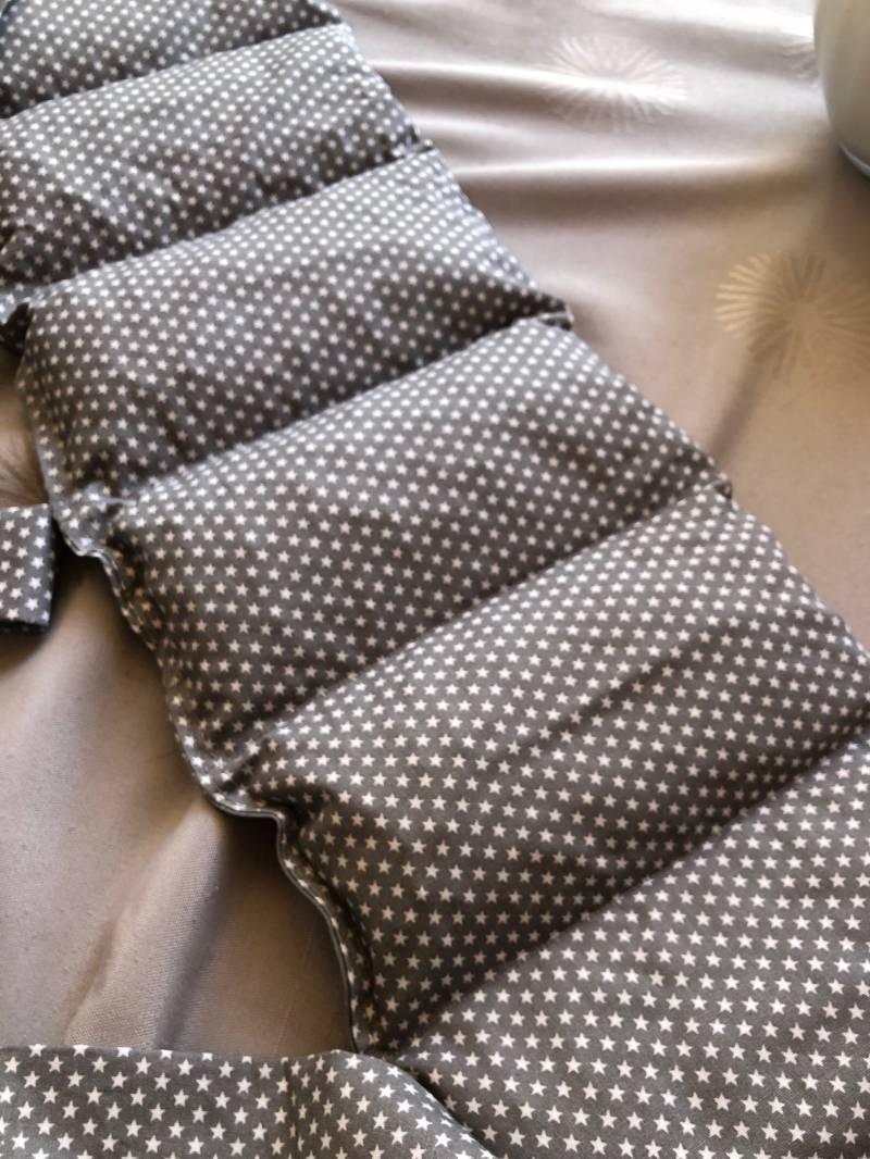 6-Kammern Körnerkissen Zum Binden Wohltuend Rücken Erwachsene Dinkel Kirschkern Wärmegürtel Mutter Vater Geschenk von Etsy - DerRoteFaden