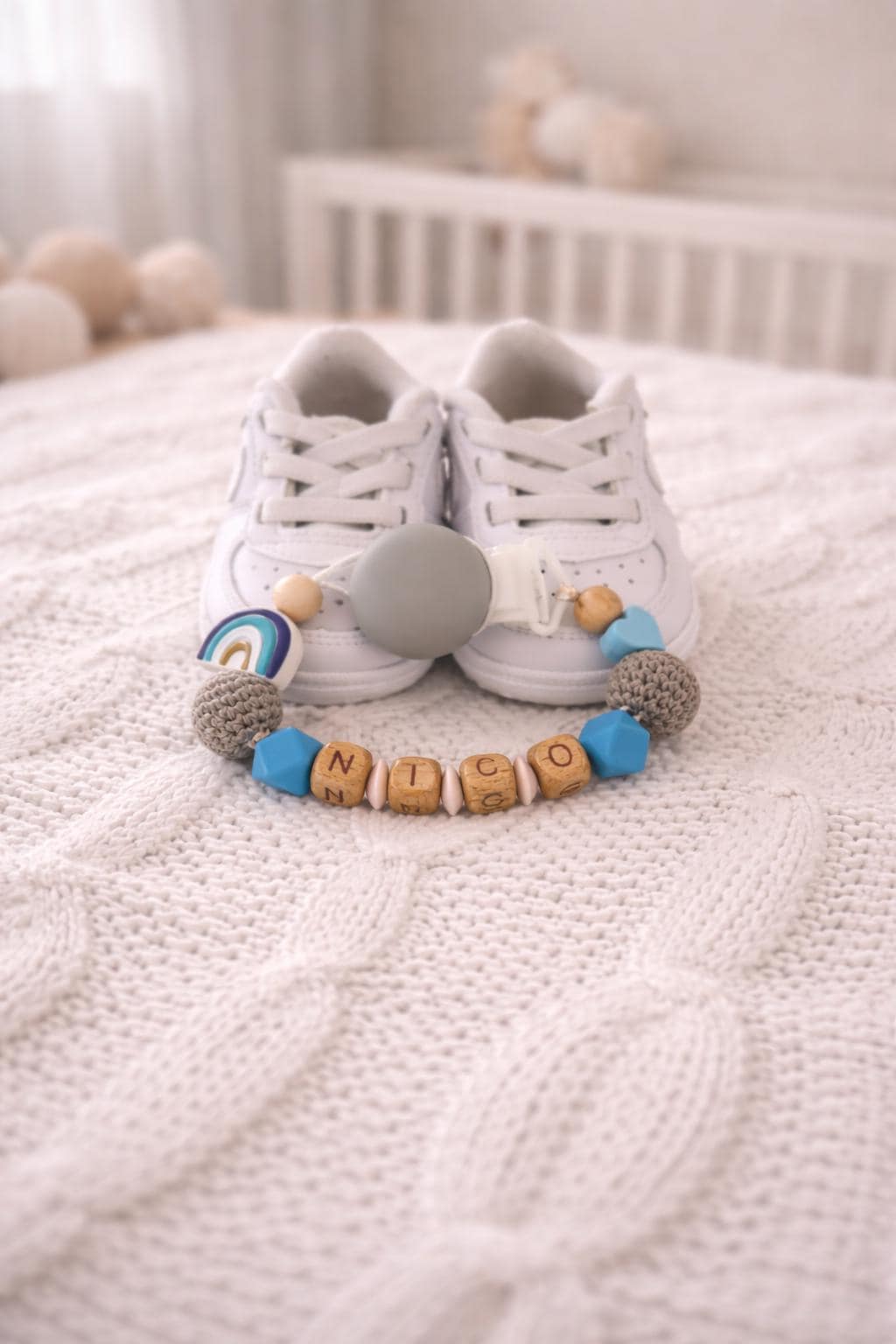 Personalisierte Schnullerkette Mit Regenbogen Und Häkelkugel in Verschiedene Farben Auf Wunsch von Etsy - DesignbyLeaDE