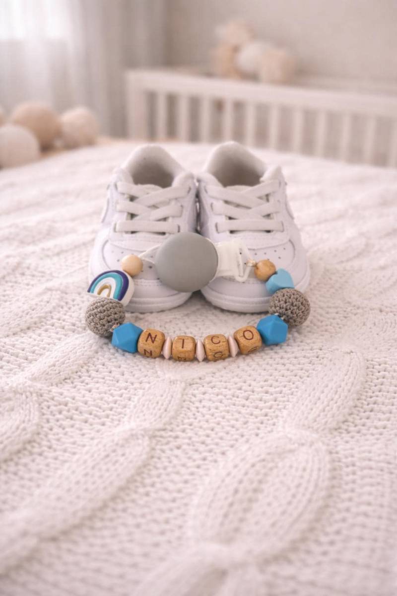 Personalisierte Schnullerkette Mit Regenbogen Und Häkelkugel in Verschiedene Farben Auf Wunsch von Etsy - DesignbyLeaDE