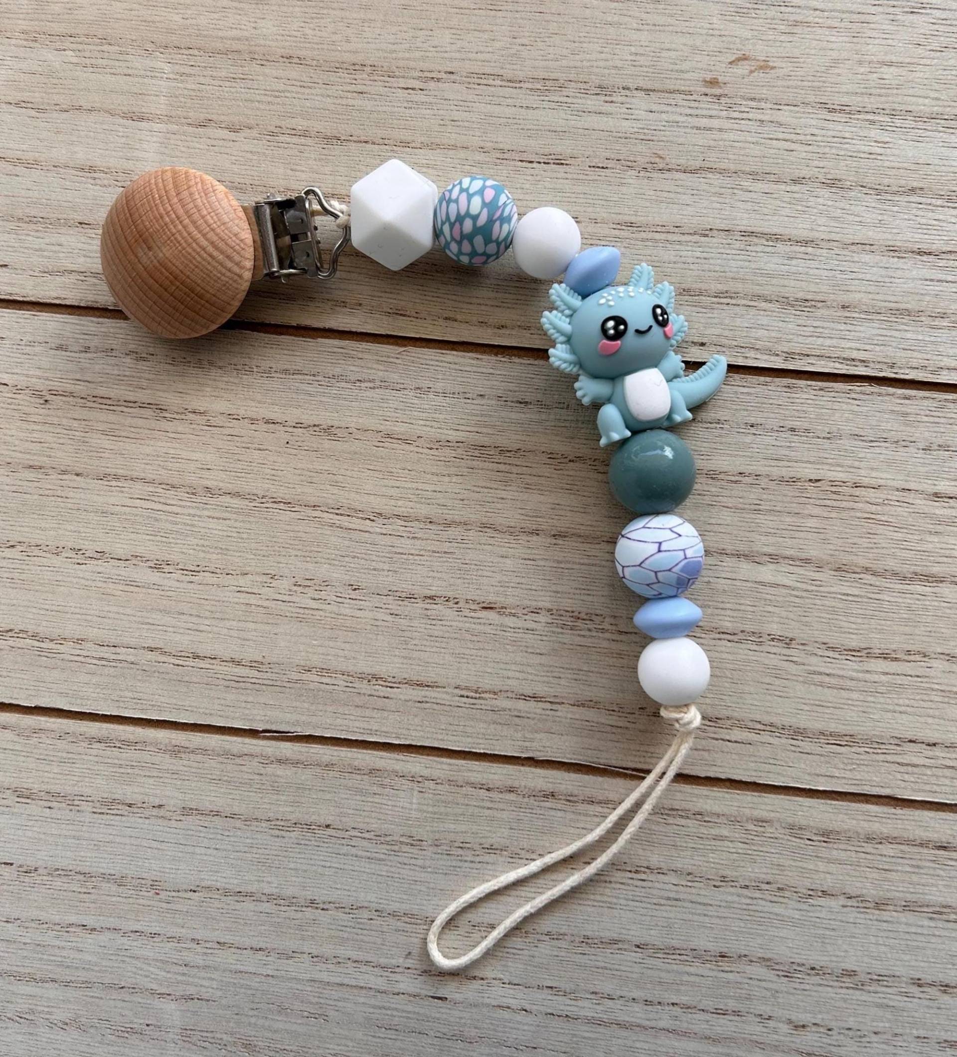 Schnullerkette Axolotl, Blau von Etsy - DesignbyMondbluete