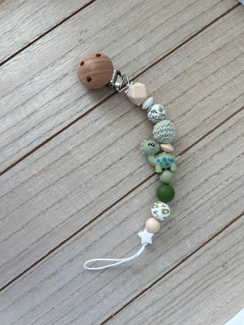 Schnullerkette Dino, Grün-Weiß Schnullerkette Dino, Grün-Weiß von Etsy - DesignbyMondbluete