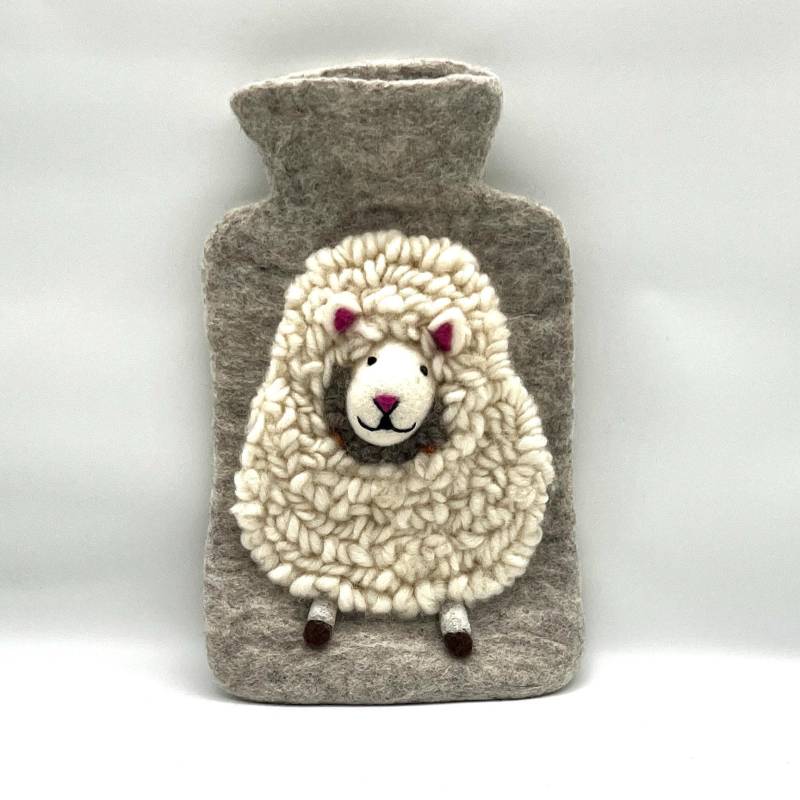 Wärmflasche Schäfchen Shirin, Handgefilzt, 100% Schurwolle, Weihnachten, Geburtstag, Geschenk, Schaf von Etsy - DesignmanufakturCP