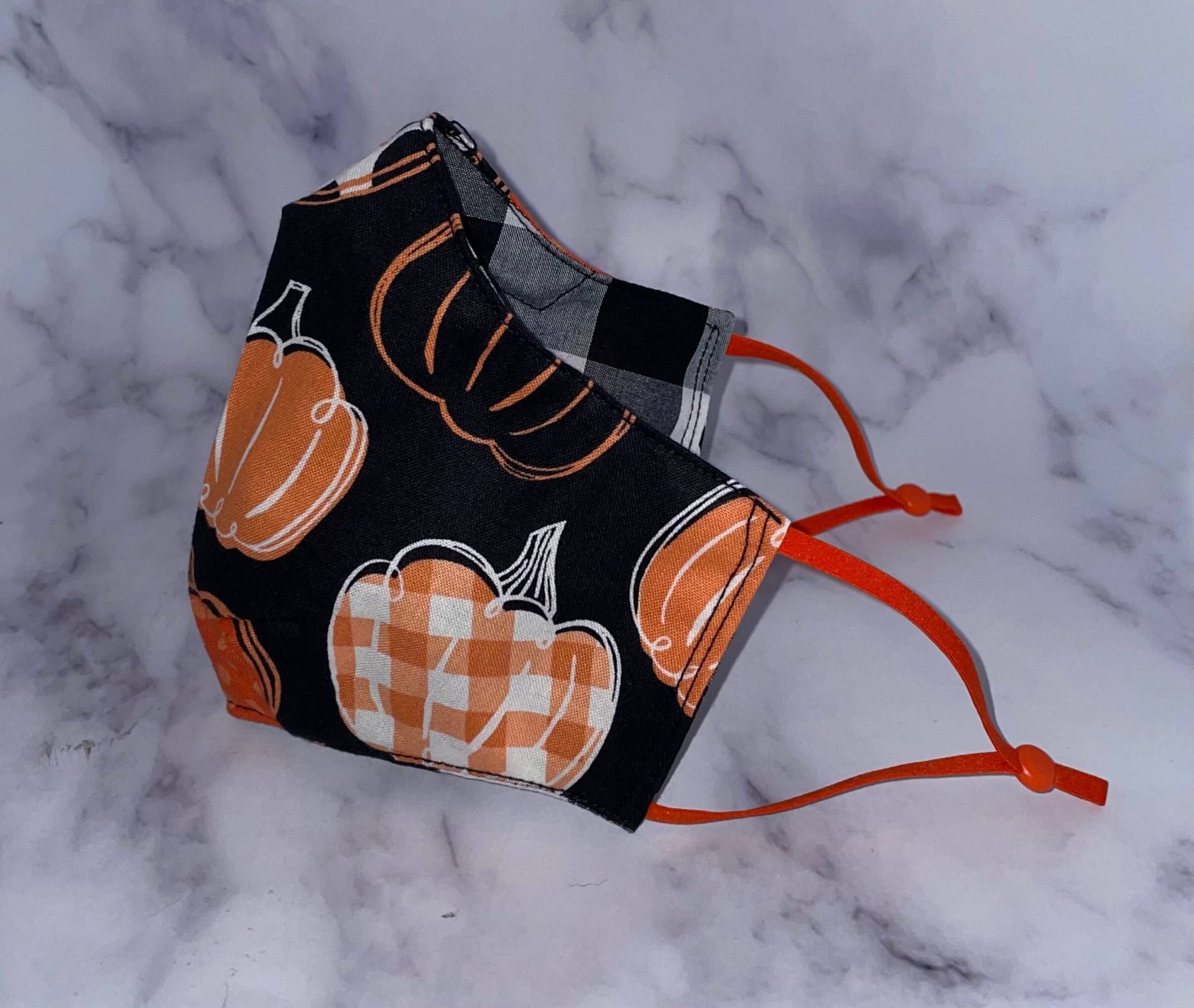 Baumwoll Gesichtsmaske | Kürbis-Maske Zum Erntedankfest Halloween Büffel Karo Kariert Baumwoll Gesichtsmaske | Kürbis-Maske Zum Erntedankfest Halloween Büffel Karo Kariert von Etsy - DesignsByJMoB