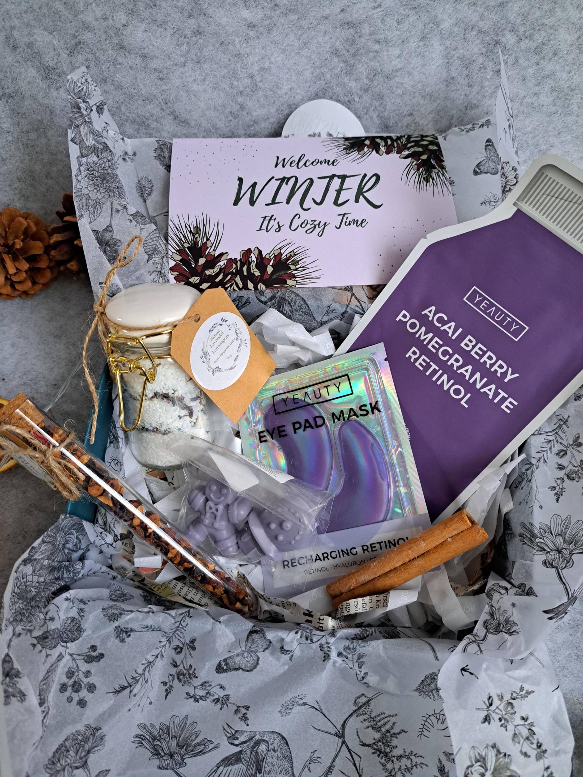 Winter Geschenkbox Wellness Set Lila Für Freundin, Geschenksset, Pflegeset Mit Tee, Maske, Badesalz, Geschenk Mama, Geburtstag, Mit Karte von Etsy - DesisDingemitLiebe