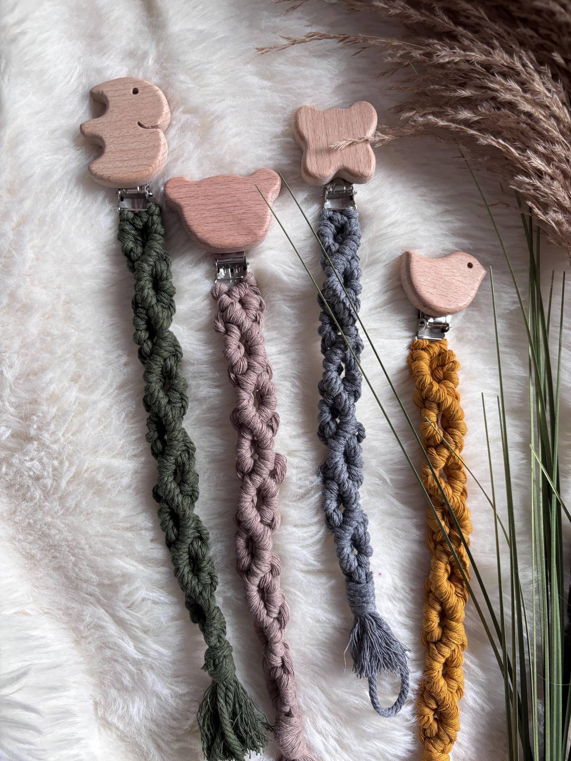 Schnullerkette Aus Makramee Personalisiert Mit Namen Junge Mädchen Geschenk Zur Geburt Babyparty Babyshower Taufe Mit Holzclip von Etsy - Detailverliebt20