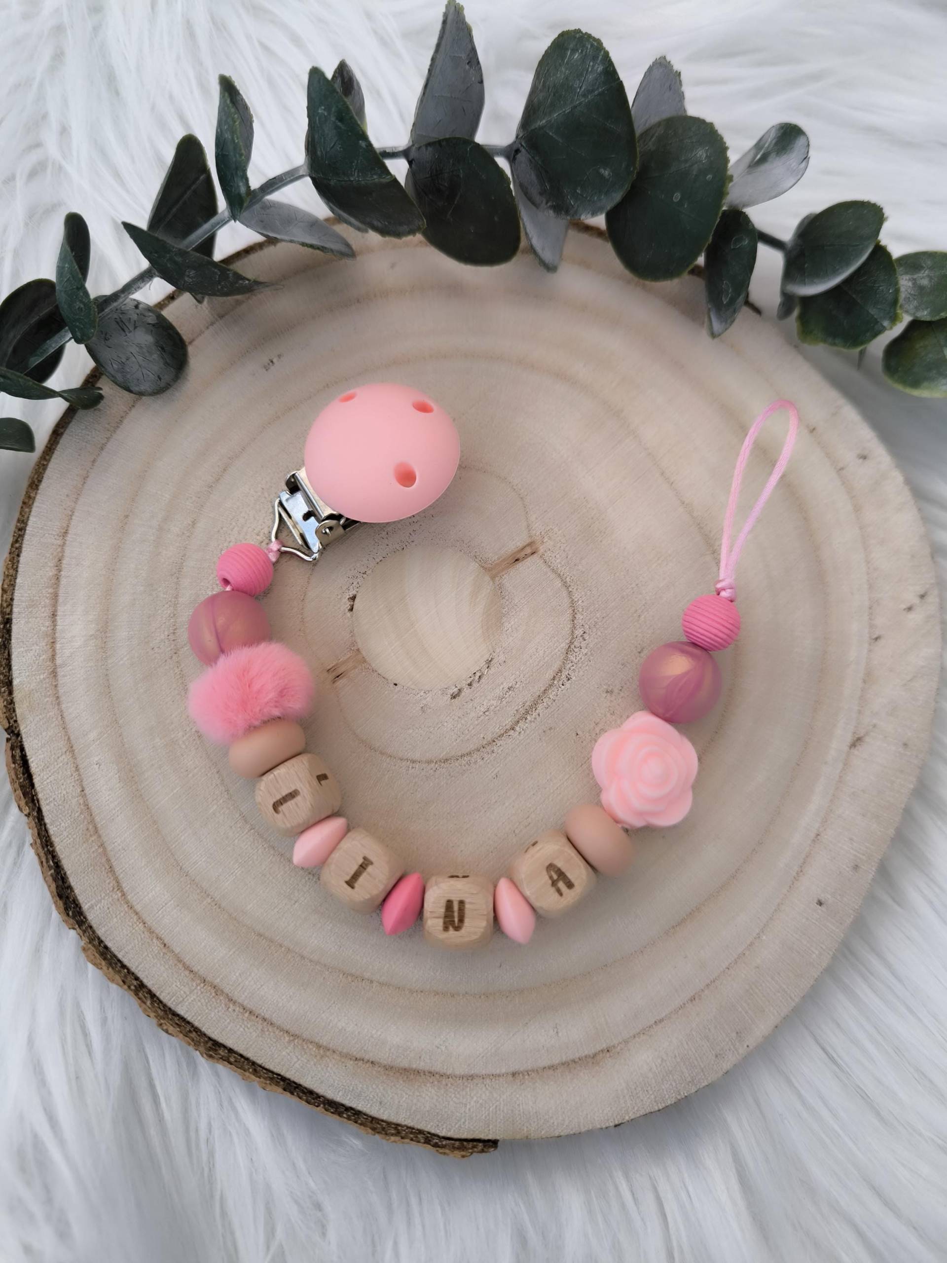 Schnullerkette "Blume" Personalisiert Mit Namen Holz Und Silikonperlen Inkl. Geschenkbeutel Wunschtext Als Aufdruck Schnullerkette "Blume" Personalisiert Mit Namen Holz Und Silikonperlen Inkl. Geschenkbeutel Wunschtext Als Aufdruck von Etsy - Dewuna