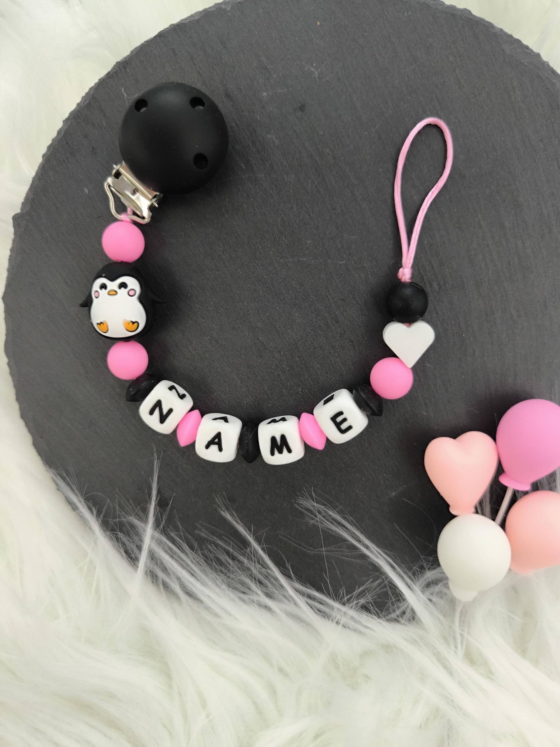 Schnullerkette " Pinguin Personalisiert Mit Namen Inkl. Geschenkbeutel Individueller Nachricht Aufgedruckt Schnullerkette " Pinguin Personalisiert Mit Namen Inkl. Geschenkbeutel Individueller Nachricht Aufgedruckt von Etsy - Dewuna