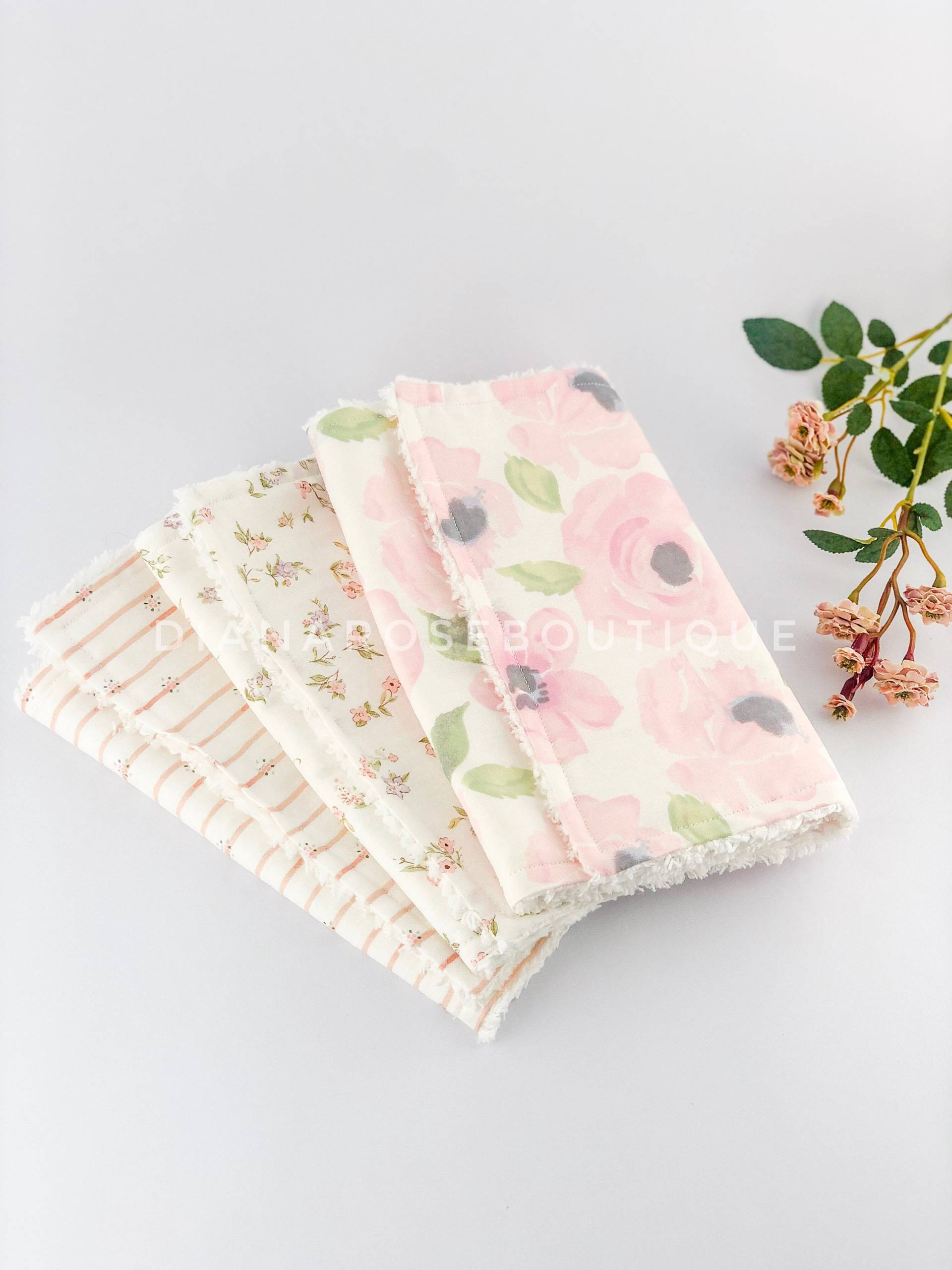 Baby Burp Cloths 3 Packung, Baby-Mädchen-Geschenk, Baby-Dusche-Geschenk, Neugeborenes Geschenk, Burp Lumpen, Schlamm Tuch, Tuch Mädchen, Junge von Etsy - DianaRoseBoutique