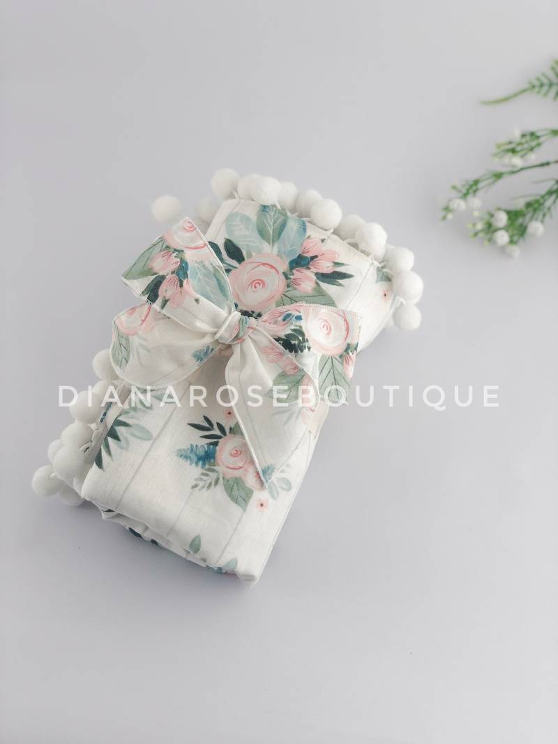 Blooming Simplicity Pom Babydecke Weiß Rosa Frühlingsblüten Decke, Weiße Baby Mädchen Krippendecke Kinderwagendecke Blooming Simplicity Pom Babydecke Weiß Rosa Frühlingsblüten Decke, Weiße Baby Mädchen Krippendecke Kinderwagendecke von Etsy - DianaRoseBoutique