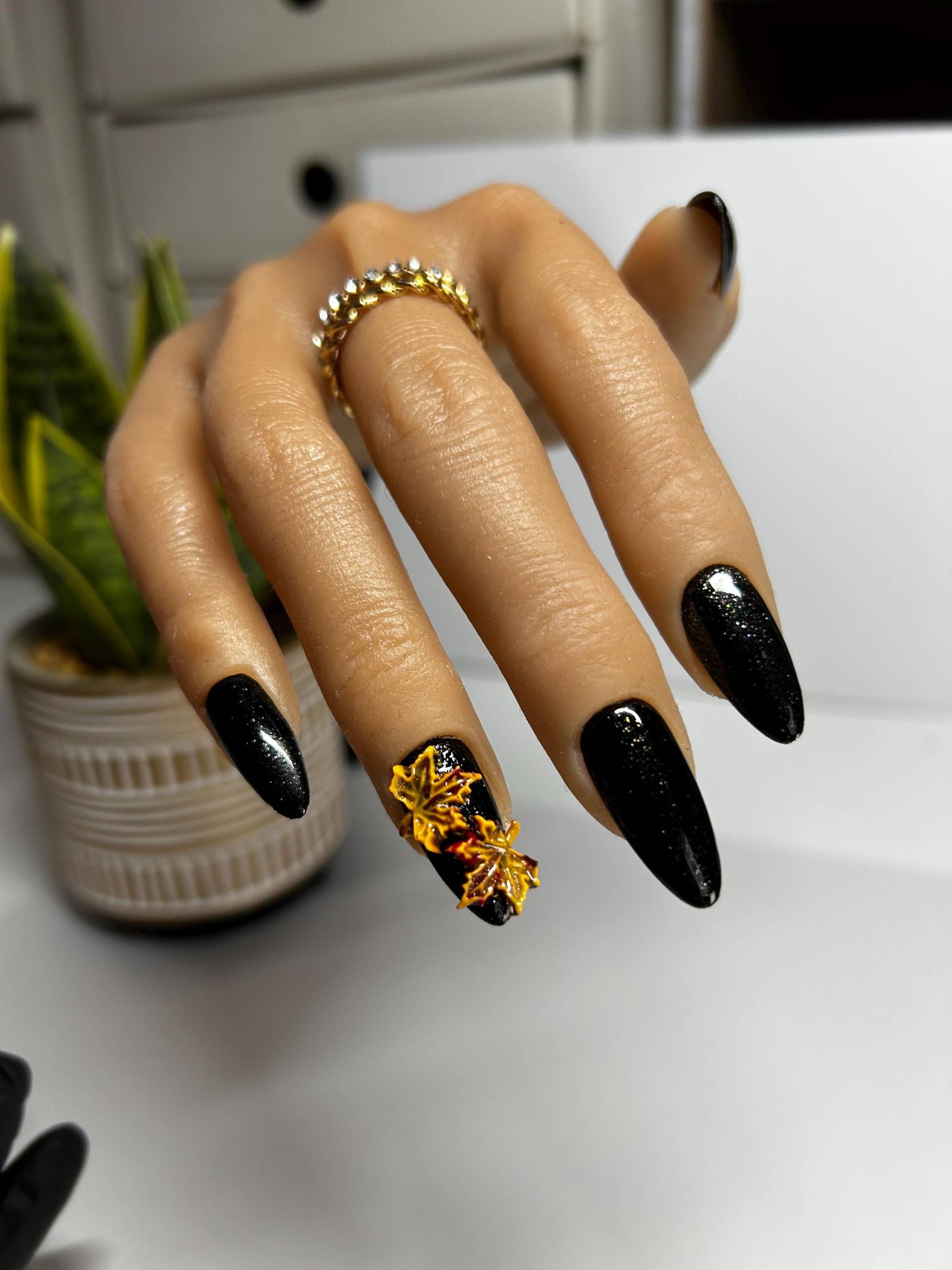 Luxuriöse Press On Nails - Autumn Black | Wiederverwendbare Kunstnägel von Etsy - DianenStore