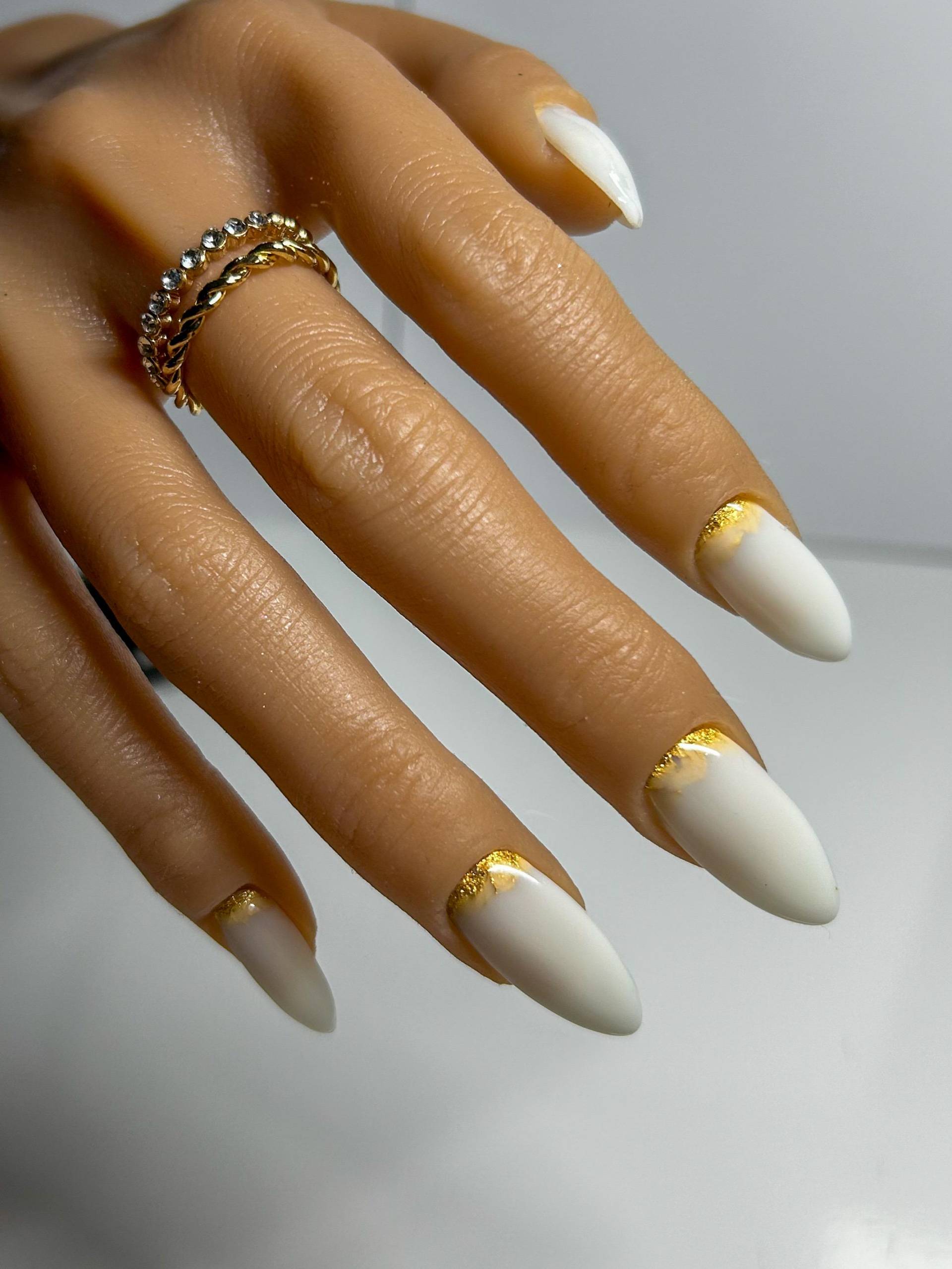 Luxuriöse Press On Nails - Weiß Mit Gold-Design | Wiederverwendbare Kunstnägel Luxuriöse Press On Nails - Weiß Mit Gold-Design | Wiederverwendbare Kunstnägel von Etsy - DianenStore