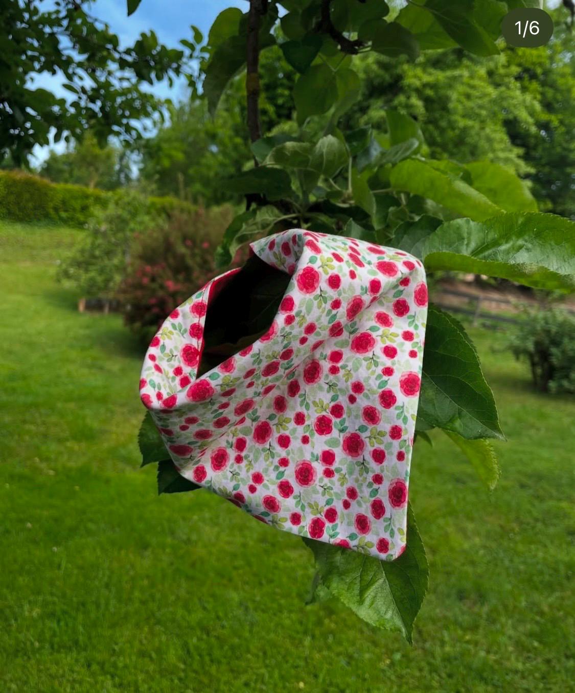 Babylätzchen Blau Oder Rote Blumen von Etsy - DieFuchstasche