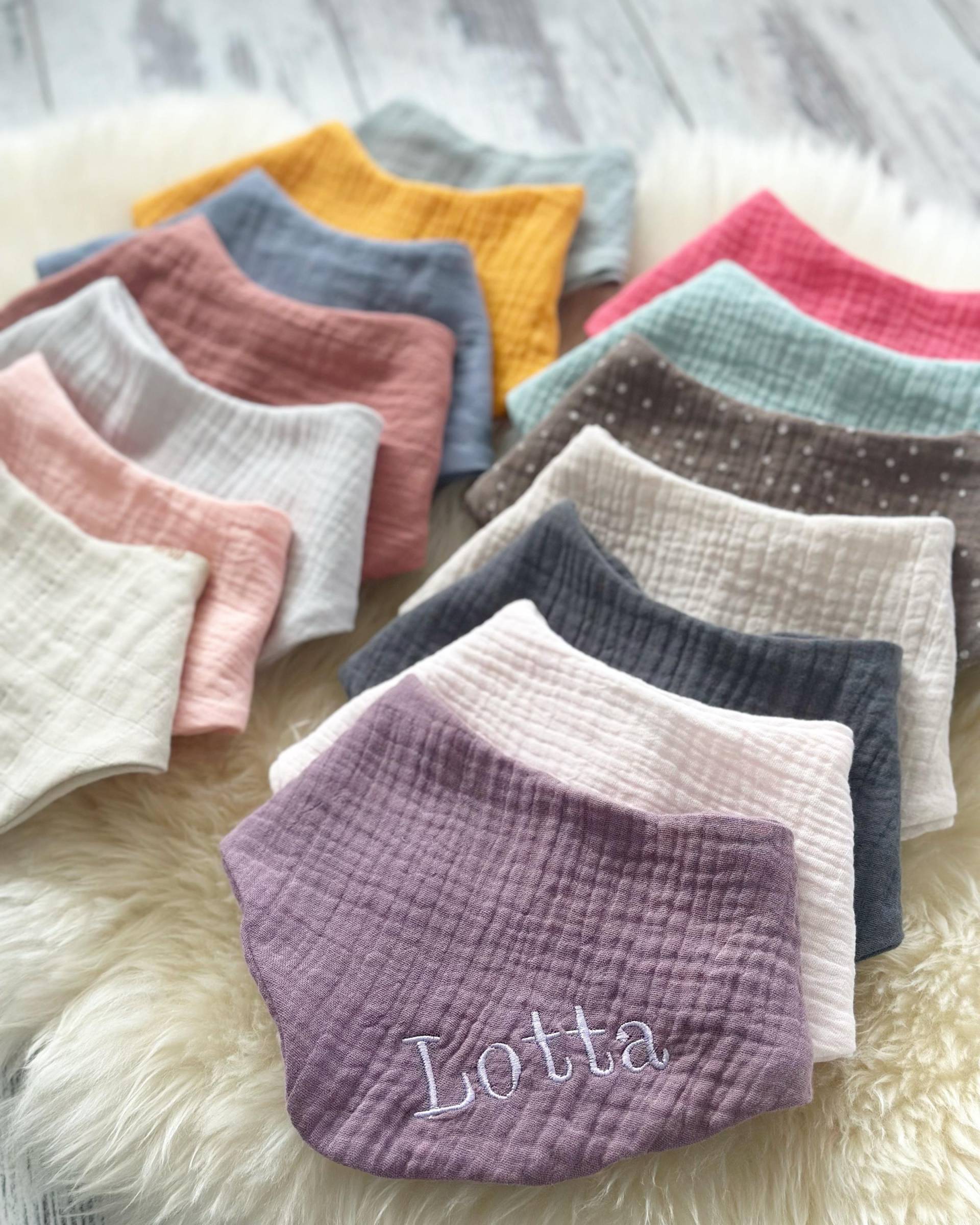 Musselin Babyhalstuch Mit Namen Personalisierbar, 0-2 Jahre, Geschenk Zur Geburt, Viele Farben von Etsy - DieStoffprinzessin