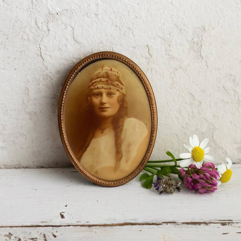 Antiker Taschenspiegel Mit Bild Einer Reizenden Jungen Dame | Vintage Reise, Schminkspiegel Boudoir, Shabby, Brocante, Boho Österreich 1910 Antiker Taschenspiegel Mit Bild Einer Reizenden Jungen Dame | Vintage Reise, Schminkspiegel Boudoir, Shabby, Brocante, Boho Österreich 1910 von Etsy - DieTandlerei