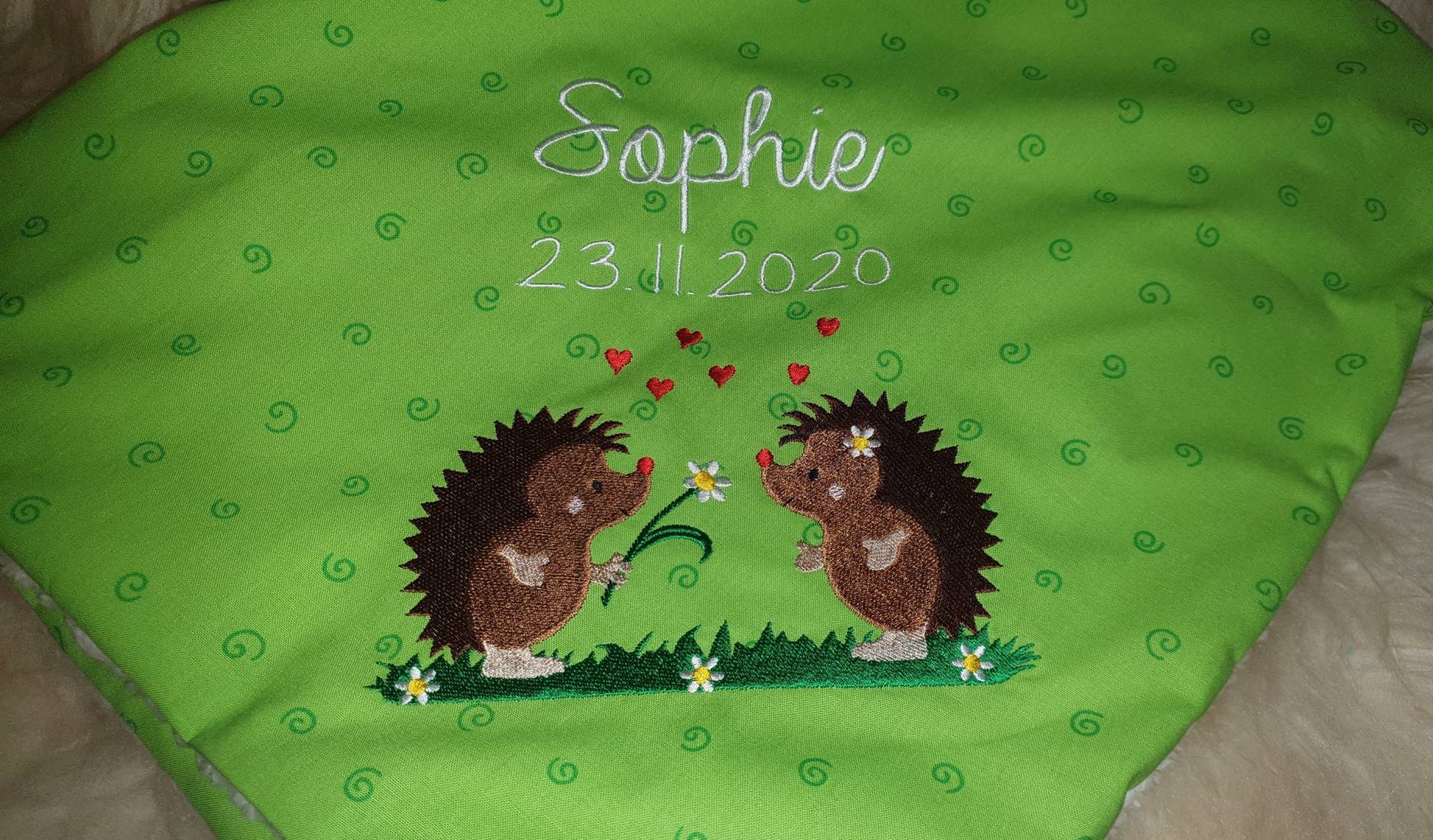 Babydecke Decke Kuscheldecke Igel Igelliebe Grüne Kringel & Wunschnamen W64 Babydecke Decke Kuscheldecke Igel Igelliebe Grüne Kringel & Wunschnamen W64 von Etsy - DieWichtelstickerei
