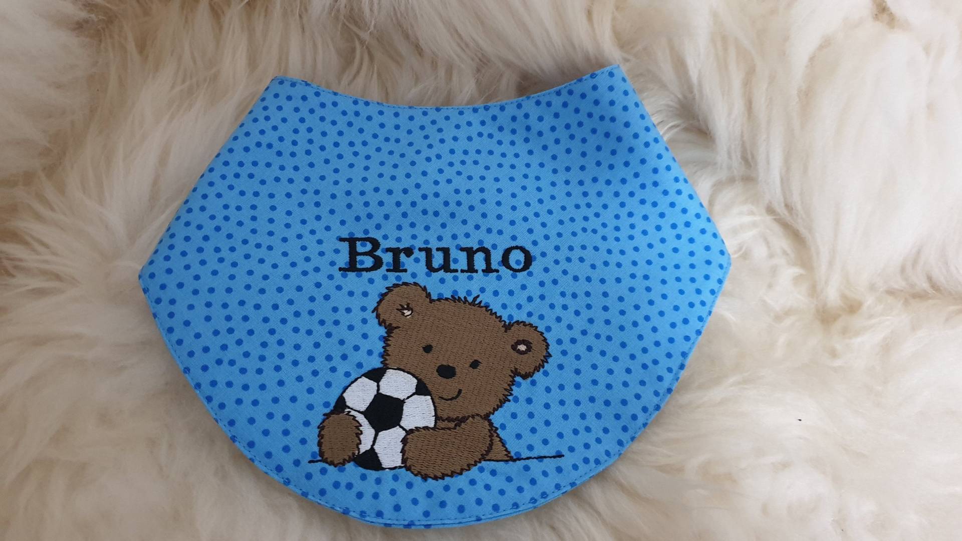 Halstuch Lätzchen Bär Teddy Fußball Mit Namen W323 Halstuch Lätzchen Bär Teddy Fußball Mit Namen W323 von Etsy - DieWichtelstickerei