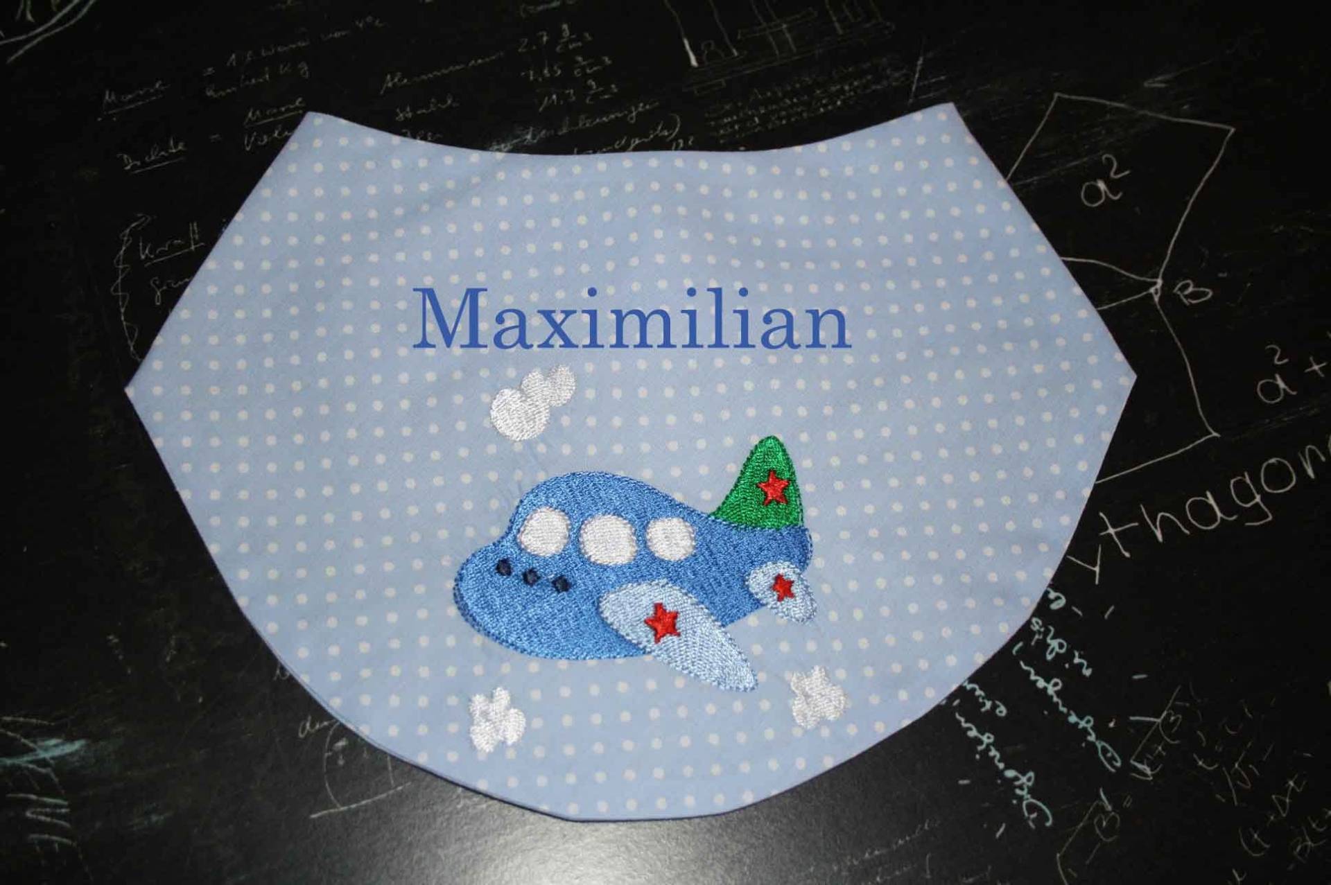 Halstuch Lätzchen Flugzeug Wolken Mit Namen W223 Halstuch Lätzchen Flugzeug Wolken Mit Namen W223 von Etsy - DieWichtelstickerei