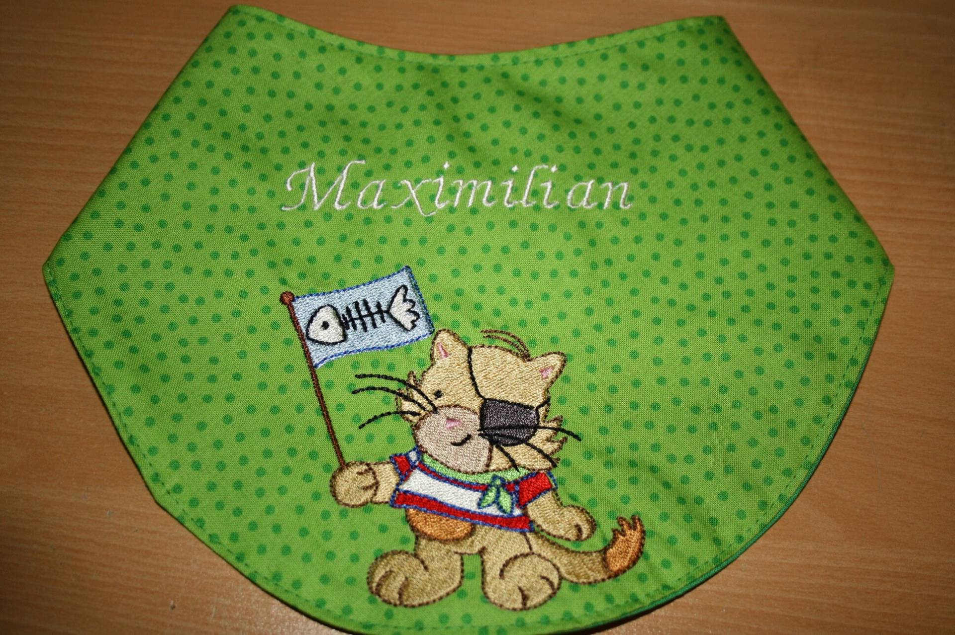 Halstuch Lätzchen Piratenkatze Mit Namen W278 Halstuch Lätzchen Piratenkatze Mit Namen W278 von Etsy - DieWichtelstickerei