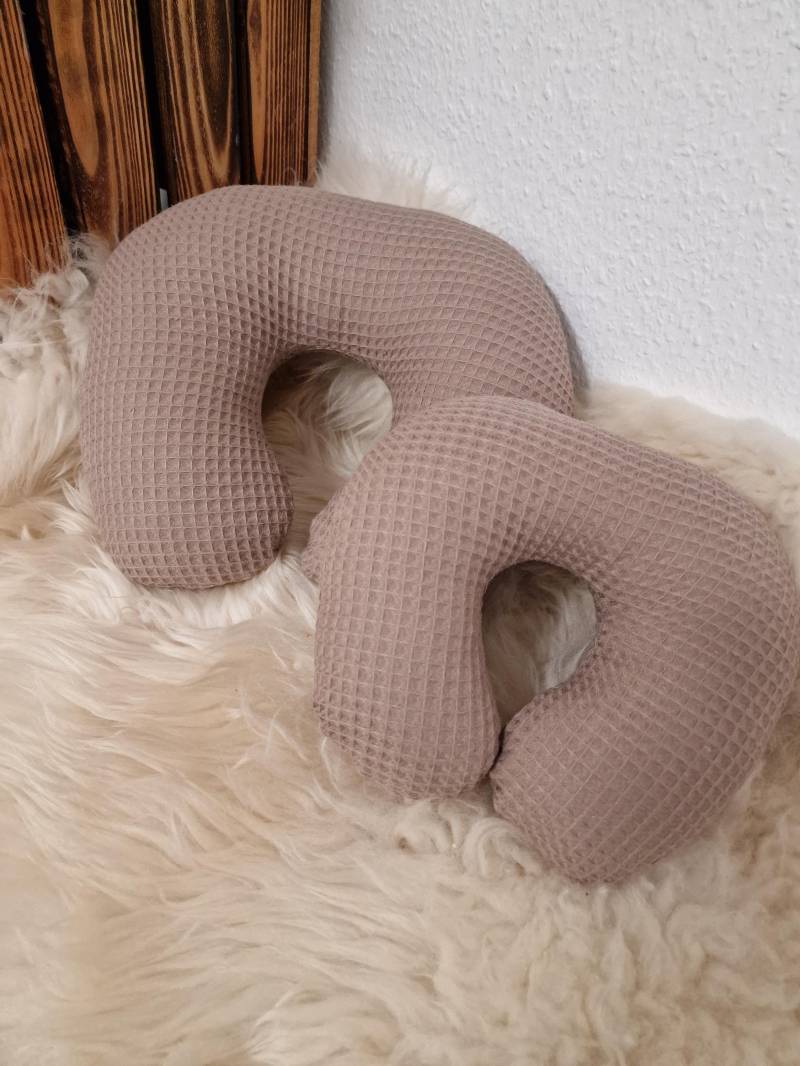 Nackenhörnchen Nackenstütze Reisekissen Waffel Waffelpique Beige | Dunkel W165 von Etsy - DieWichtelstickerei