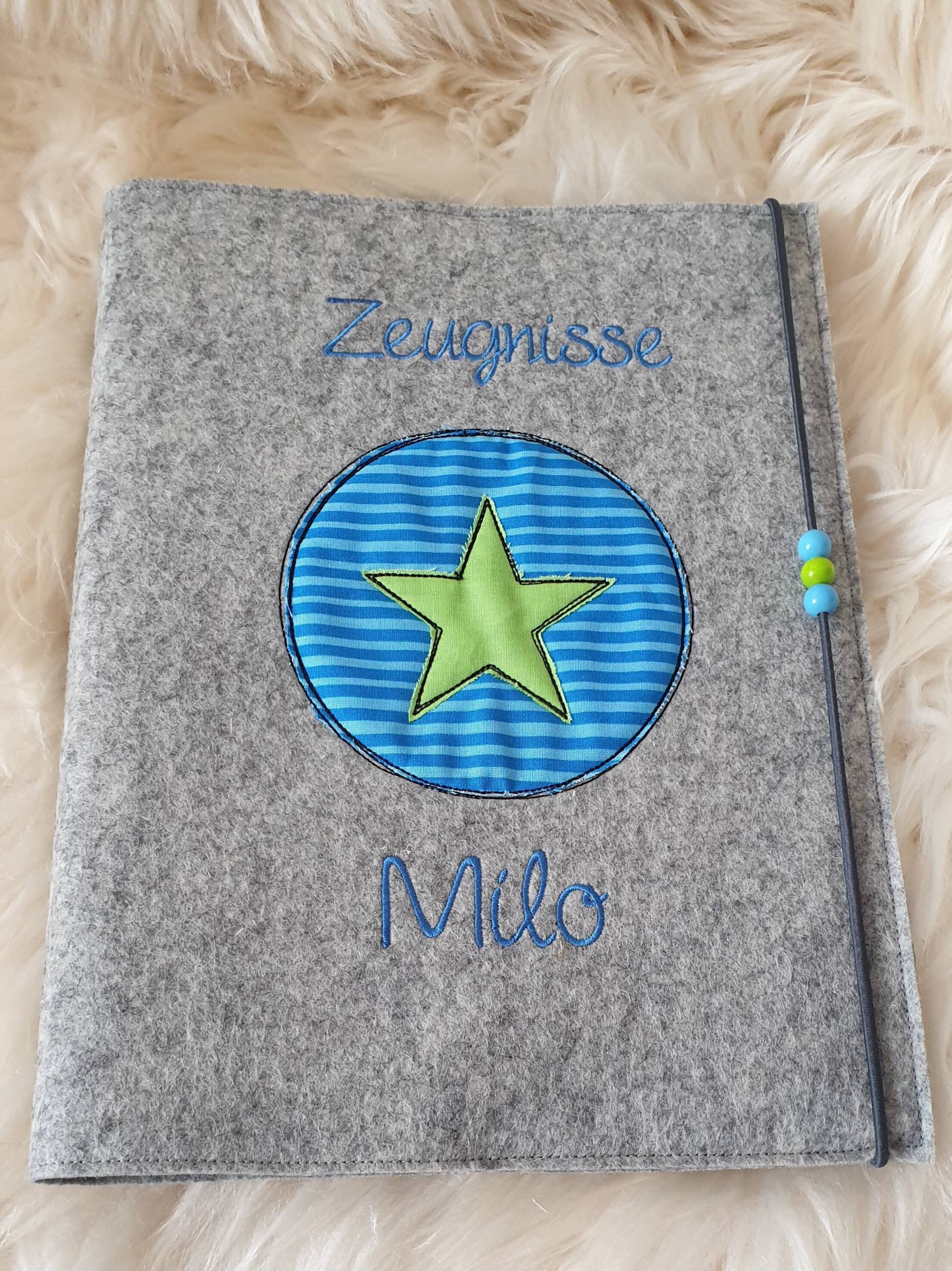 Zeugnismappe Stern Im Kreis Blaue Streifen Grüner Mit Namen W98 Zeugnismappe Stern Im Kreis Blaue Streifen Grüner Mit Namen W98 von Etsy - DieWichtelstickerei